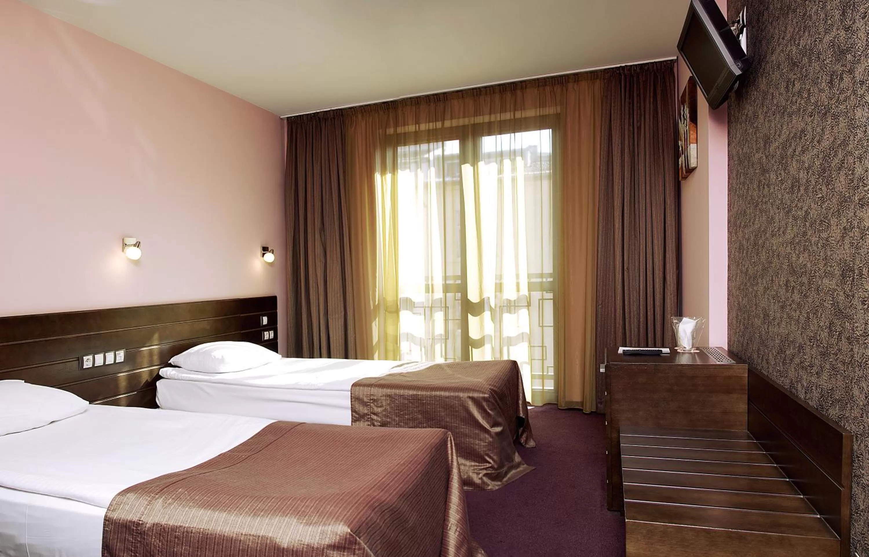 Photo of the whole room, Bed in Budapest Hotel - Free Parking