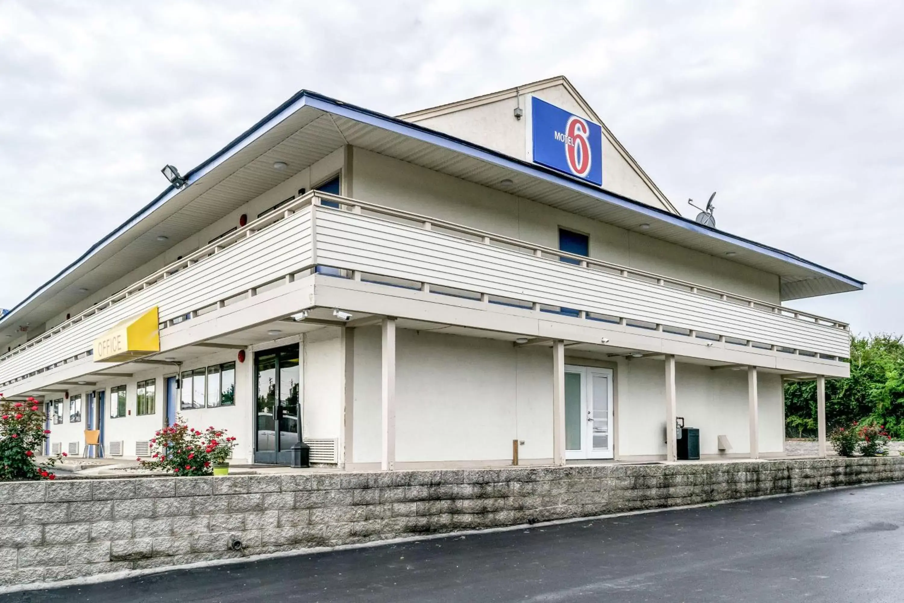 Property Building in Motel 6 Florence, KY - Cincinnati Airport