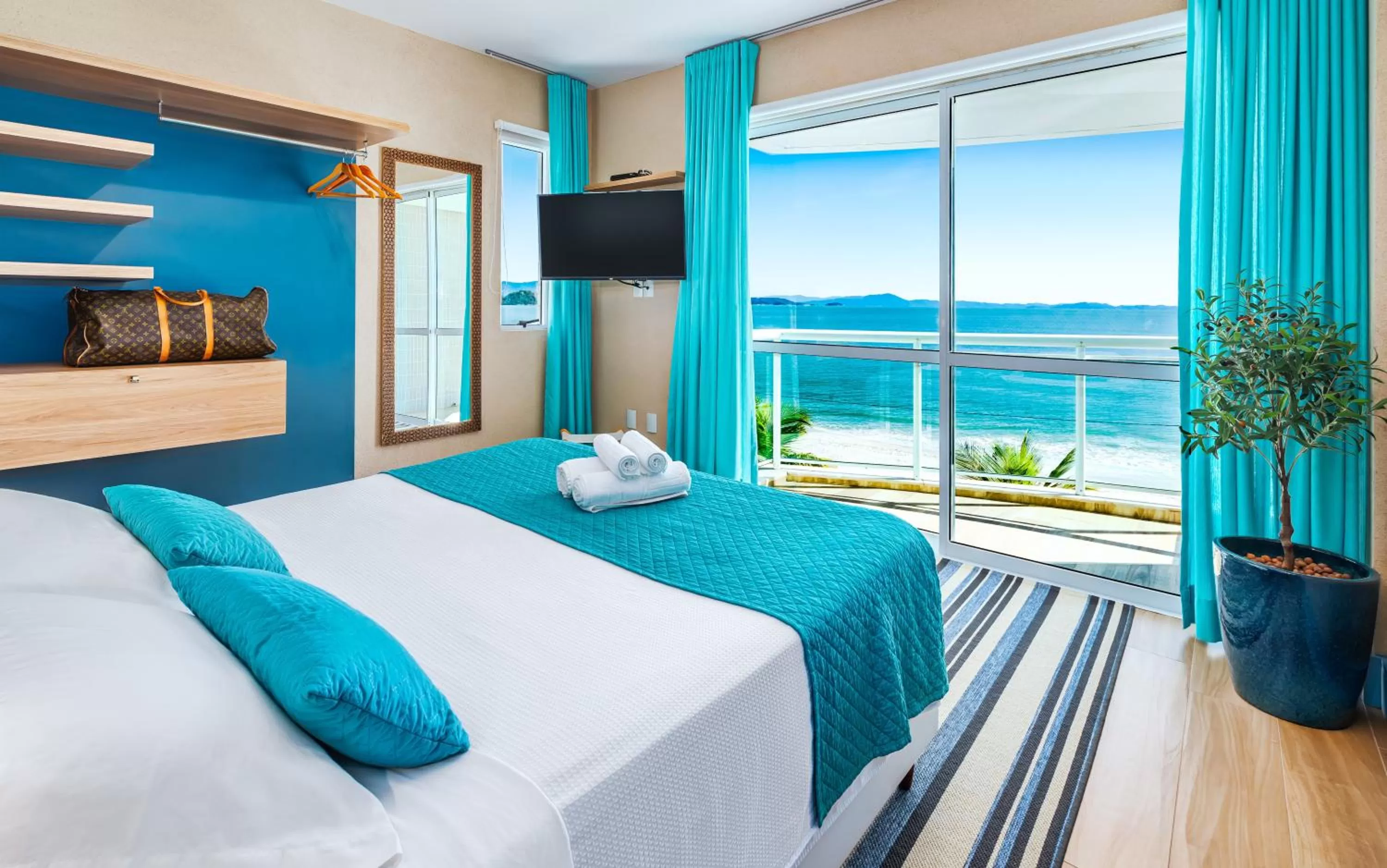 Photo of the whole room, Bed in Palace Praia Hotel