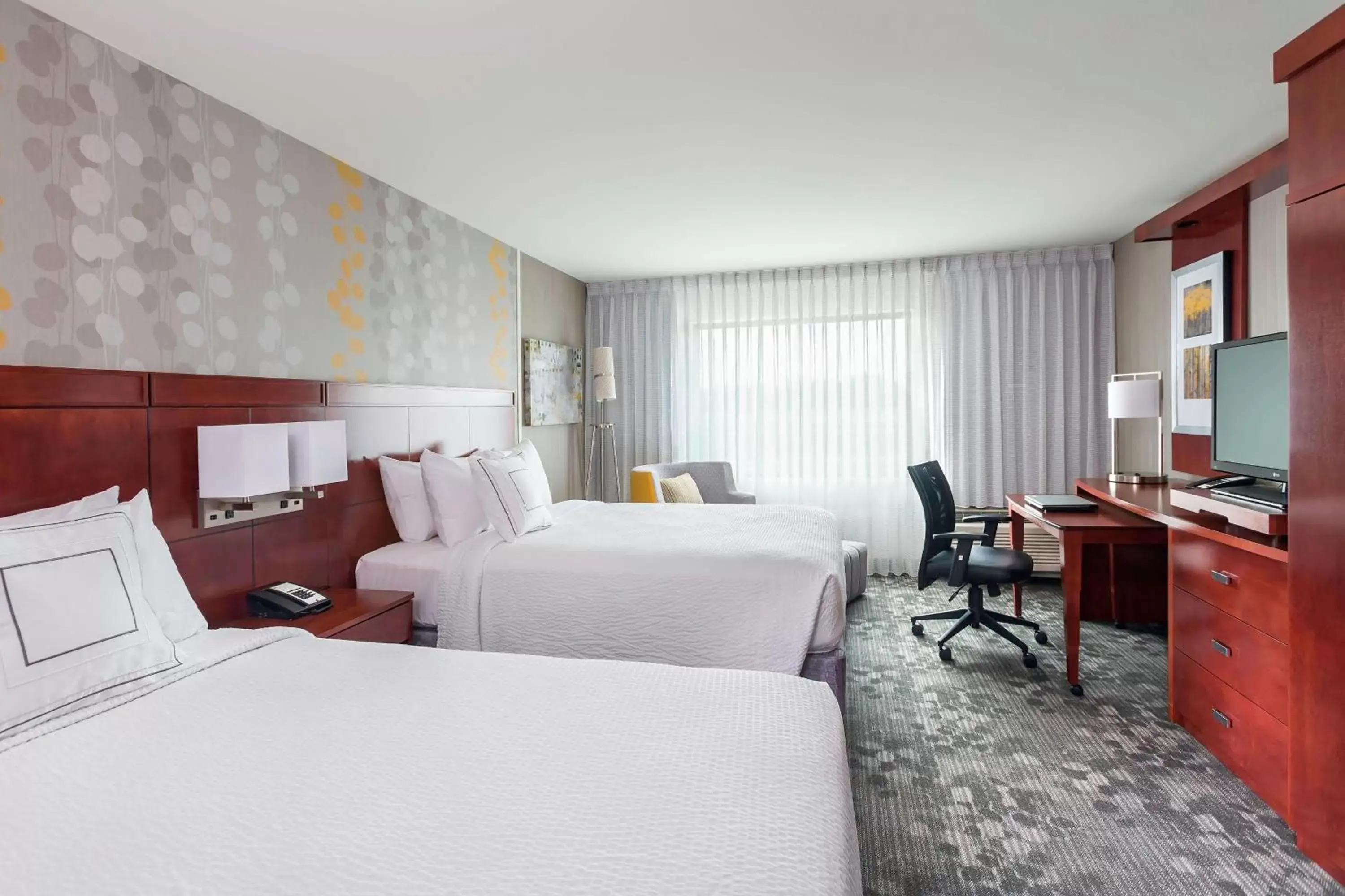 Photo of the whole room, Bed in Courtyard by Marriott Kalamazoo Portage