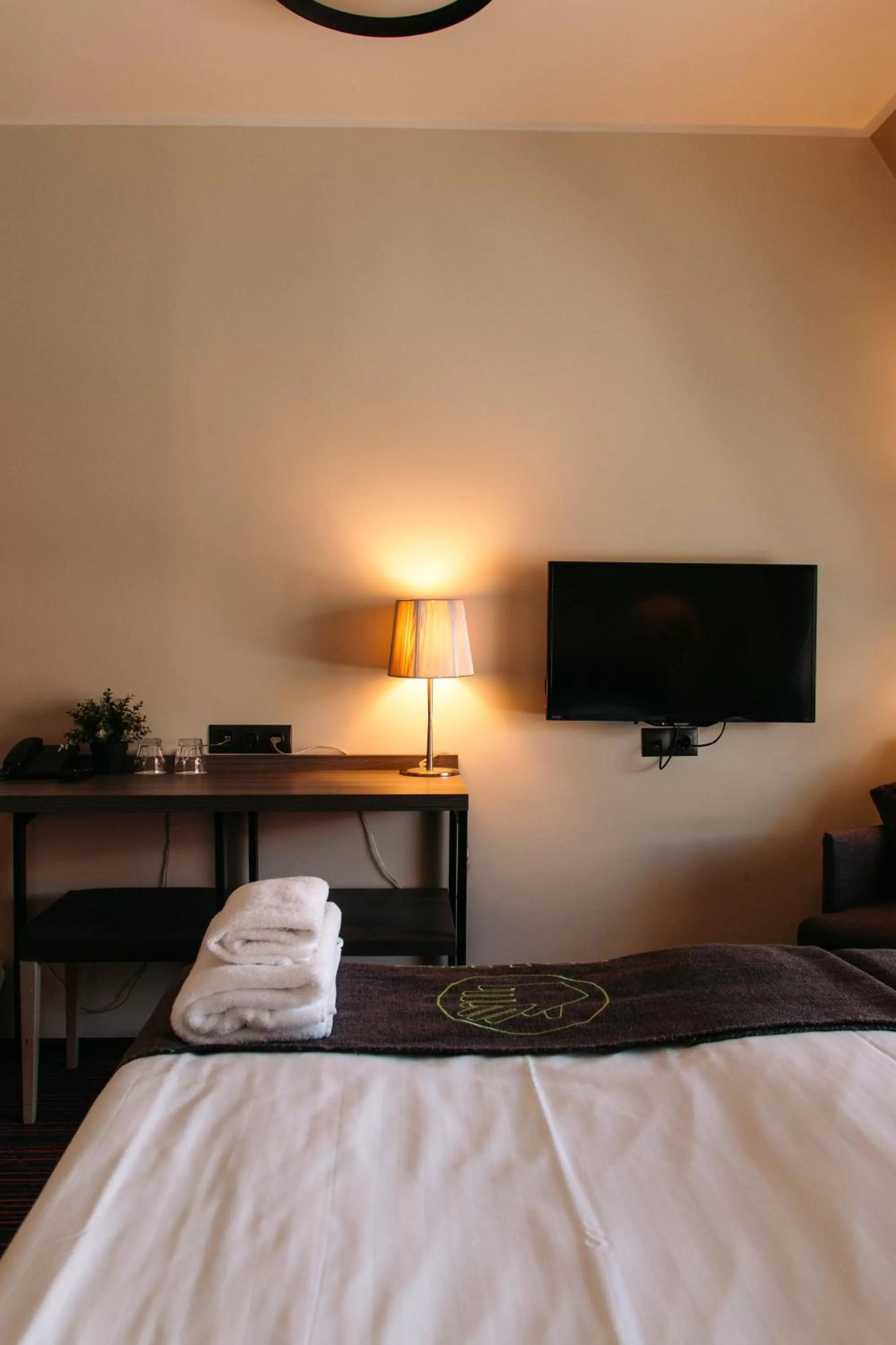 TV and multimedia, Bed in Braavo Spa Hotel