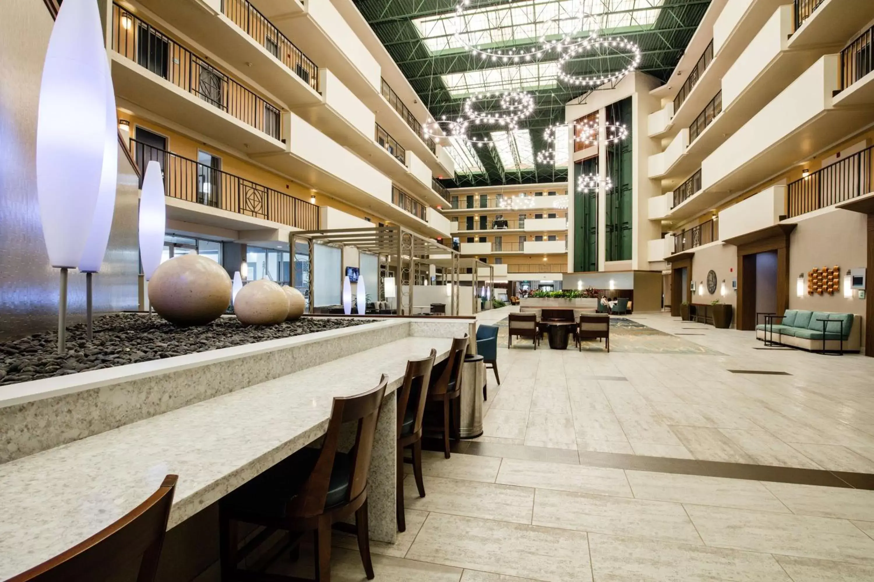 Lobby or reception, Restaurant/Places to Eat in Embassy Suites Memphis