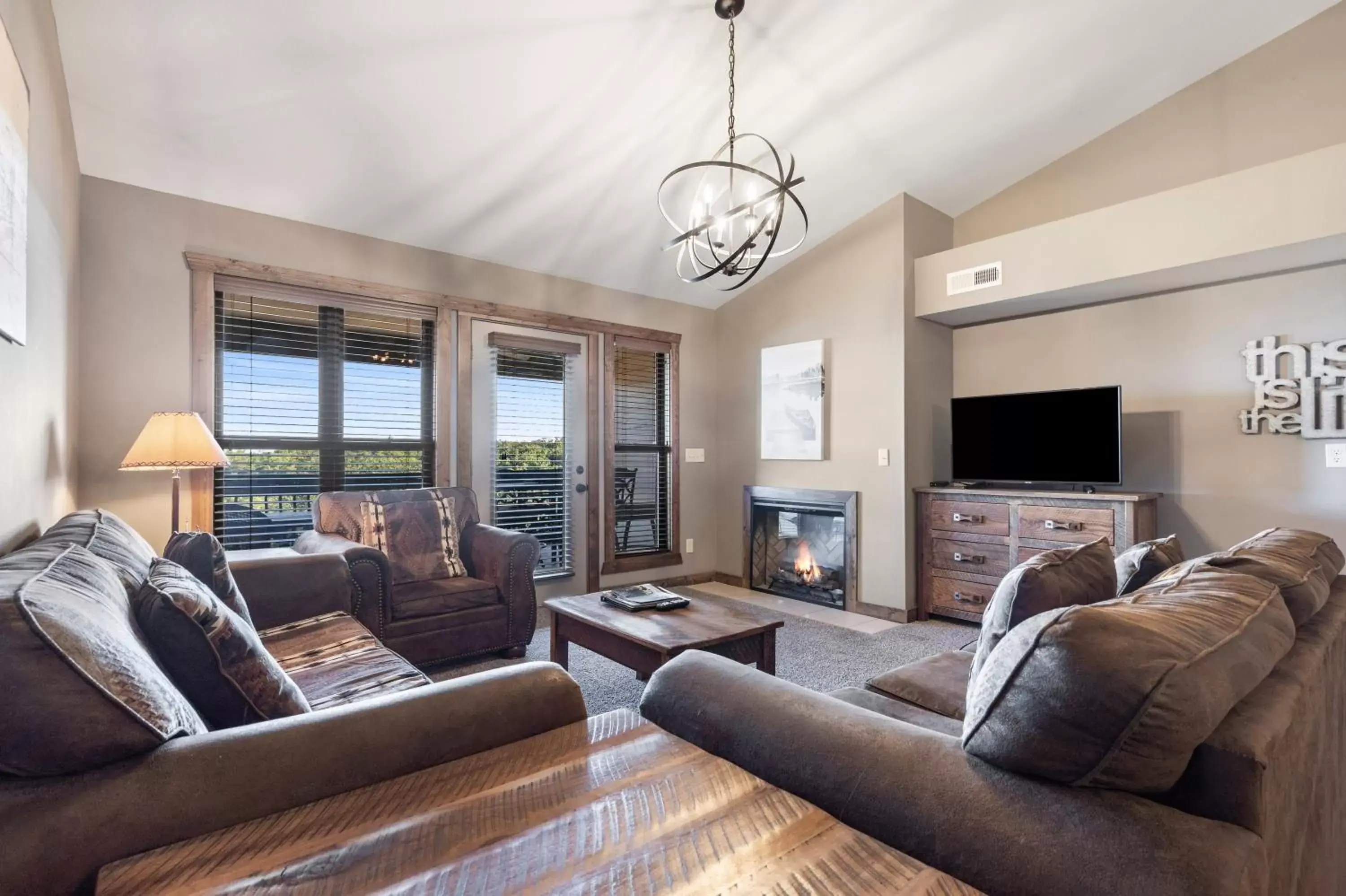 Living room, Seating Area in Table Rock Resorts at Indian Point