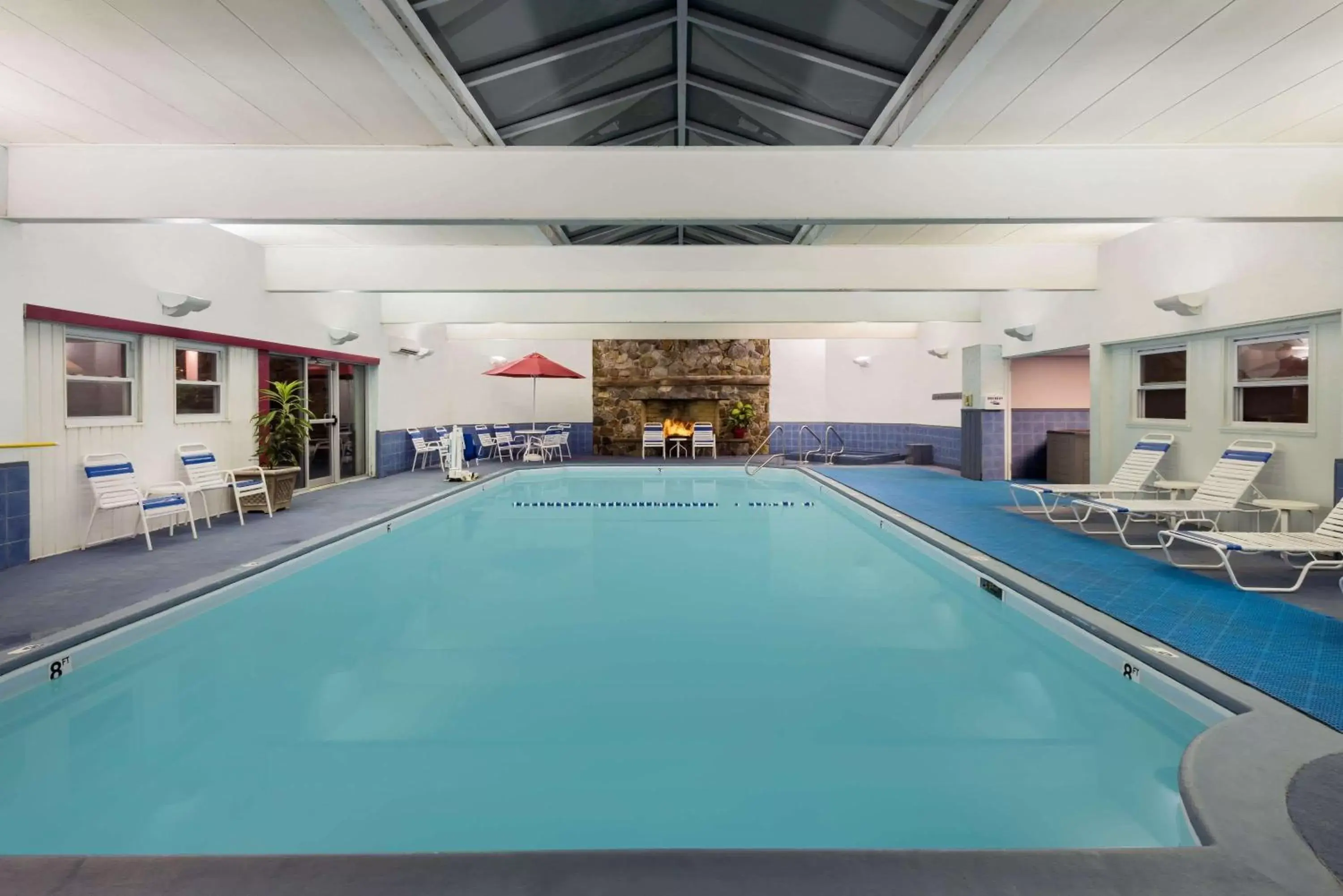 On site, Swimming Pool in Ramada Plaza by Wyndham Portland