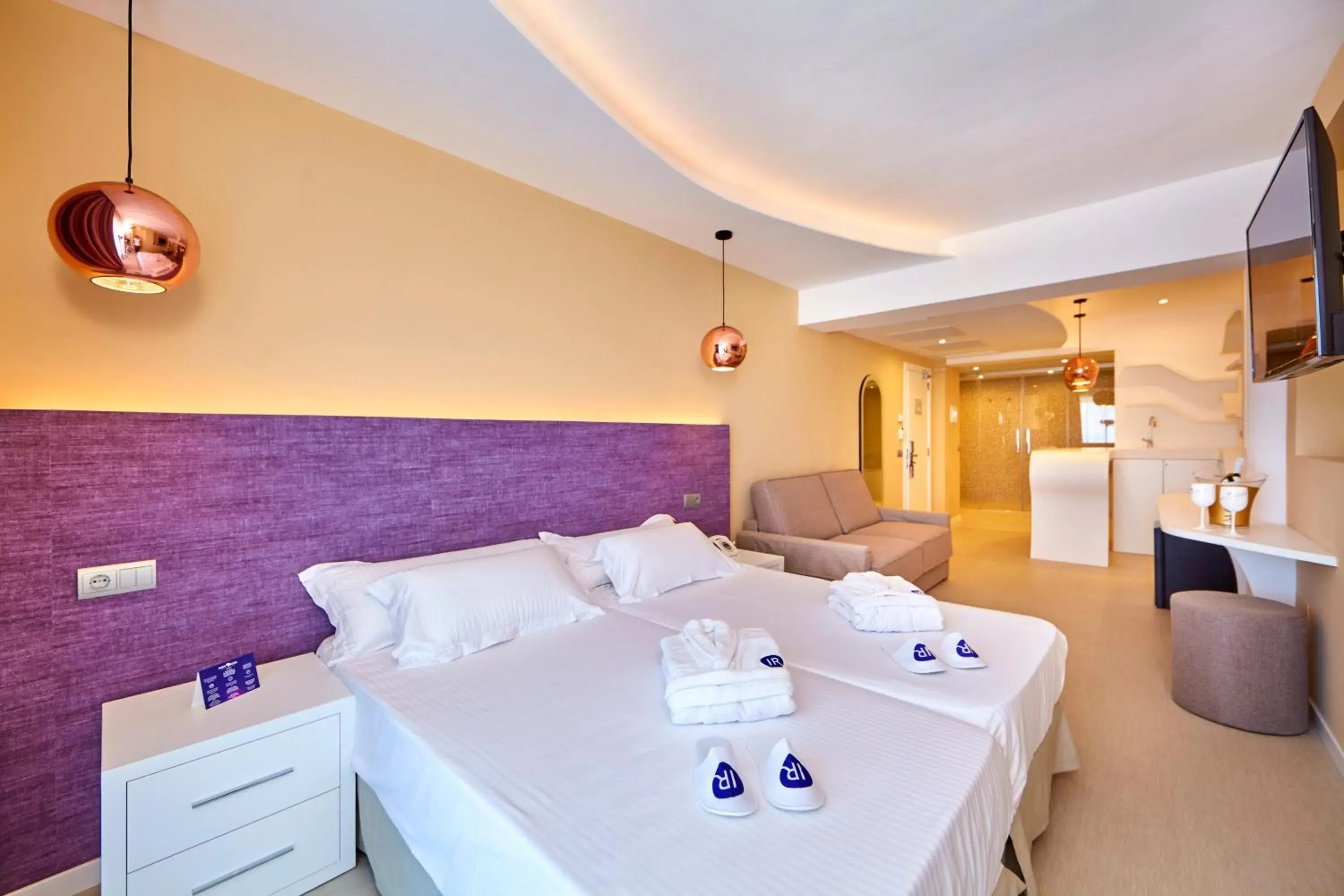 Bed in Indico Rock Hotel Mallorca - Adults Only