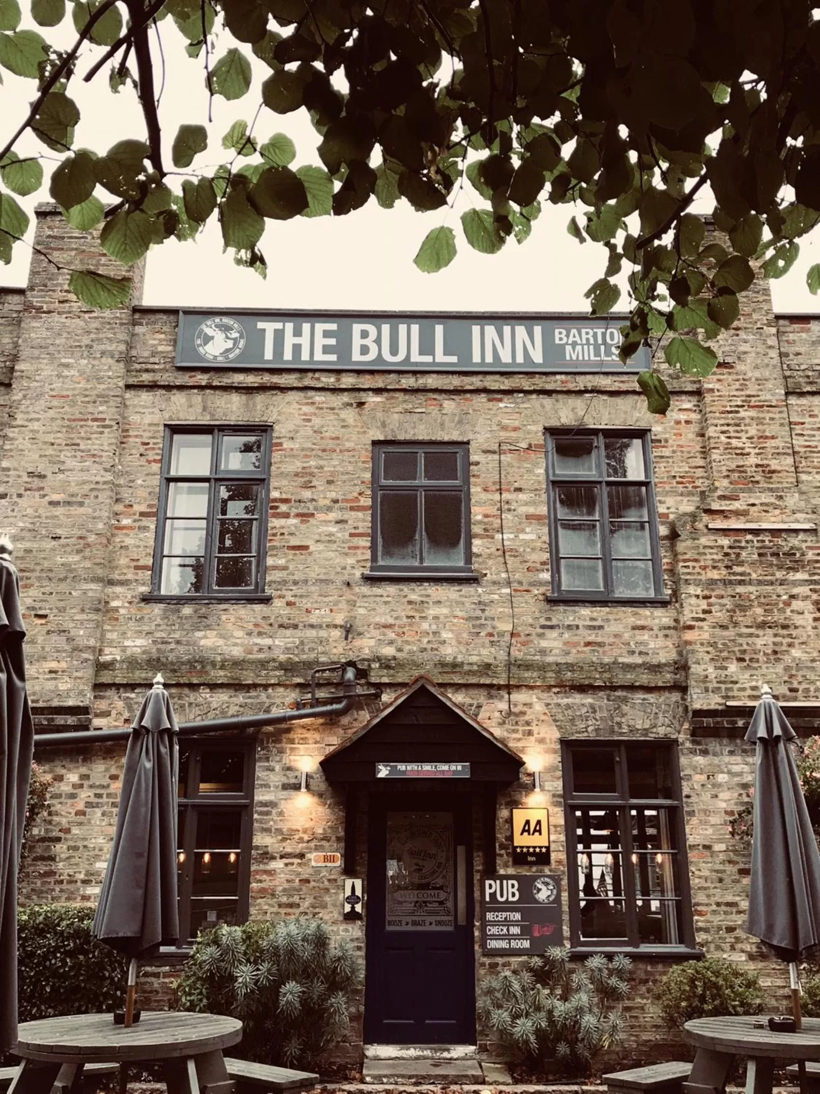 Facade/entrance in The Bull Inn