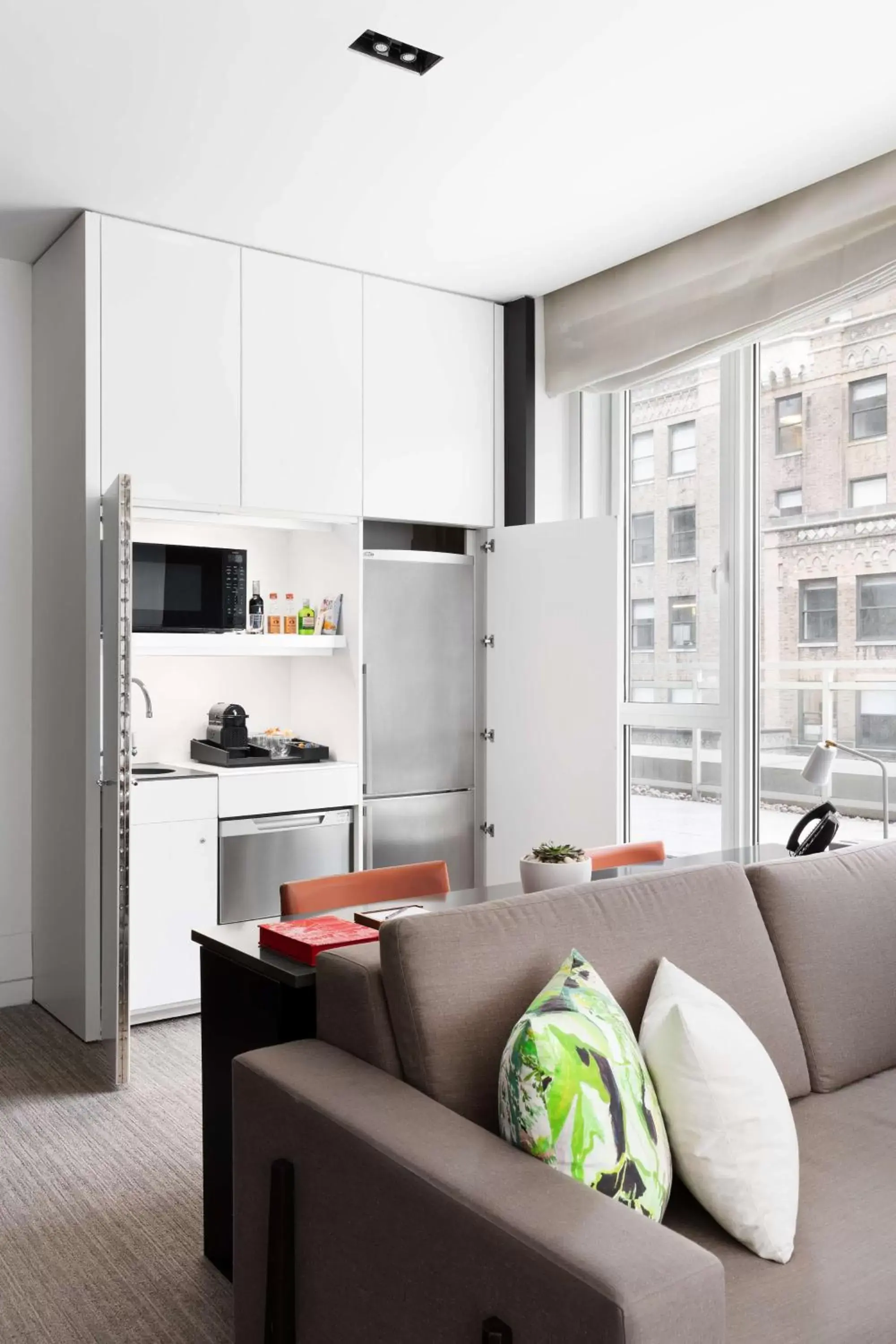 Coffee/tea facilities, Kitchen/Kitchenette in Andaz 5th Avenue-a concept by Hyatt