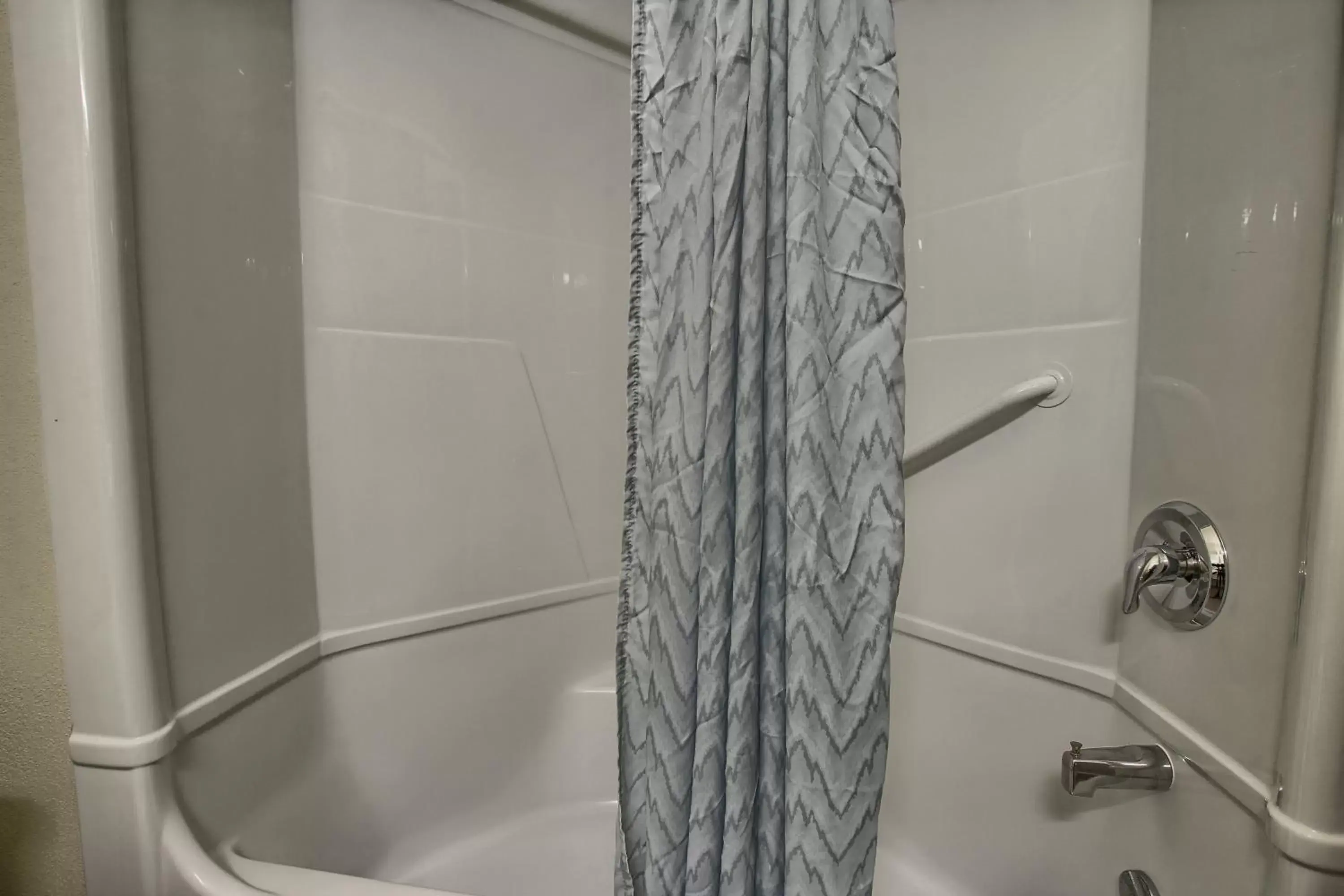 Bathroom in Motel 6-London, ON - Ontario