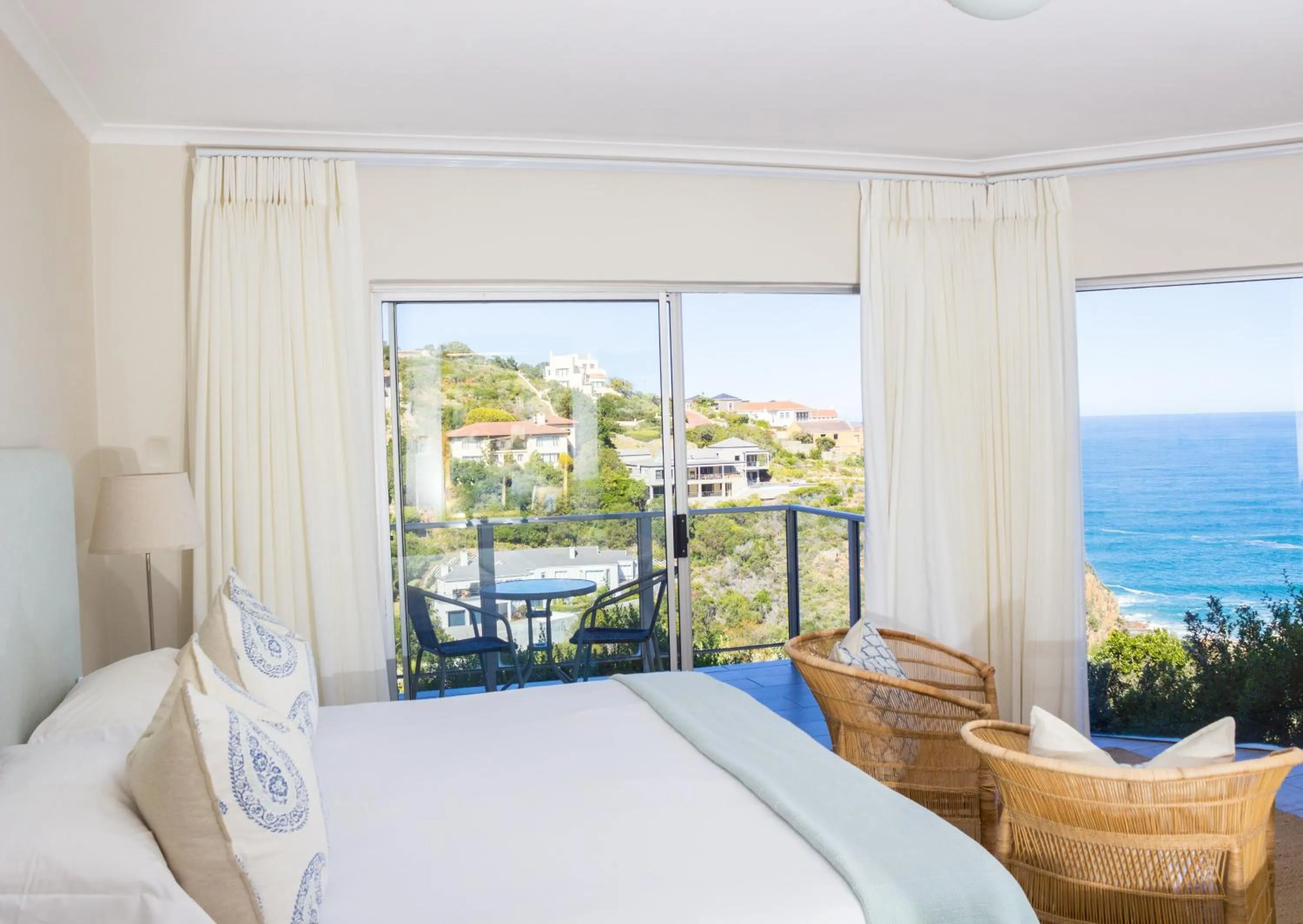 Sea view, Bed in Headlands House Guest Lodge