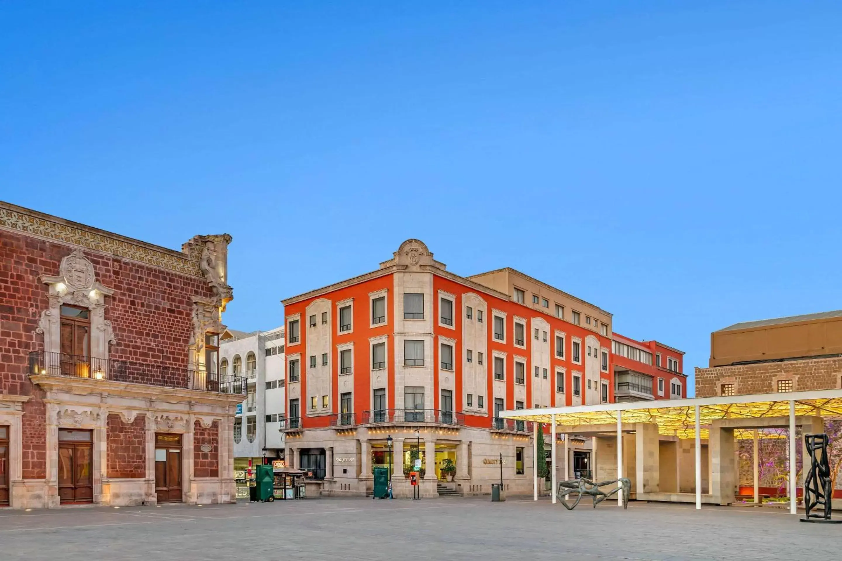 Property building in Quality Inn Aguascalientes Property building in Quality Inn Aguascalientes