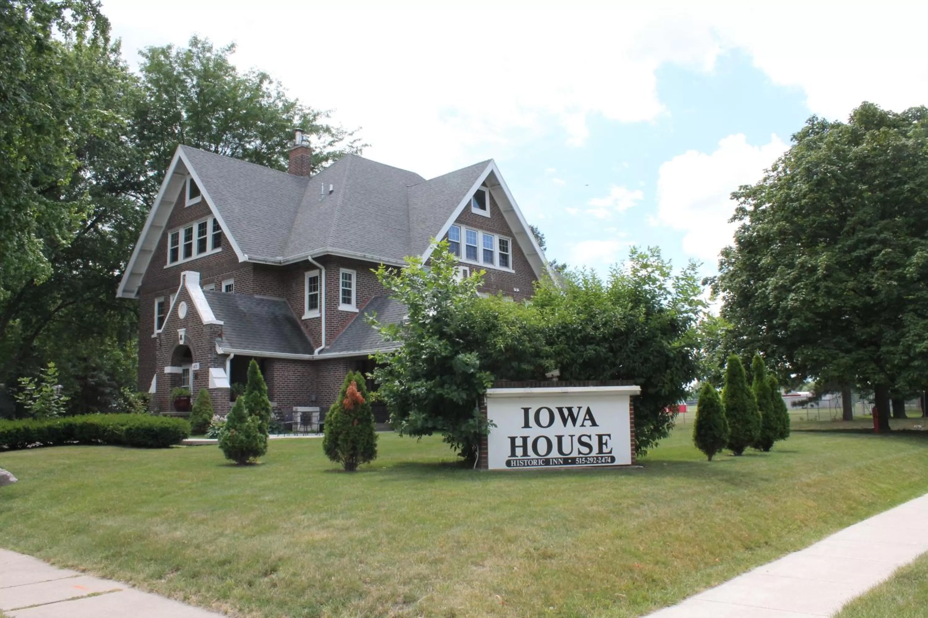 Property building in Iowa House Historic Inn