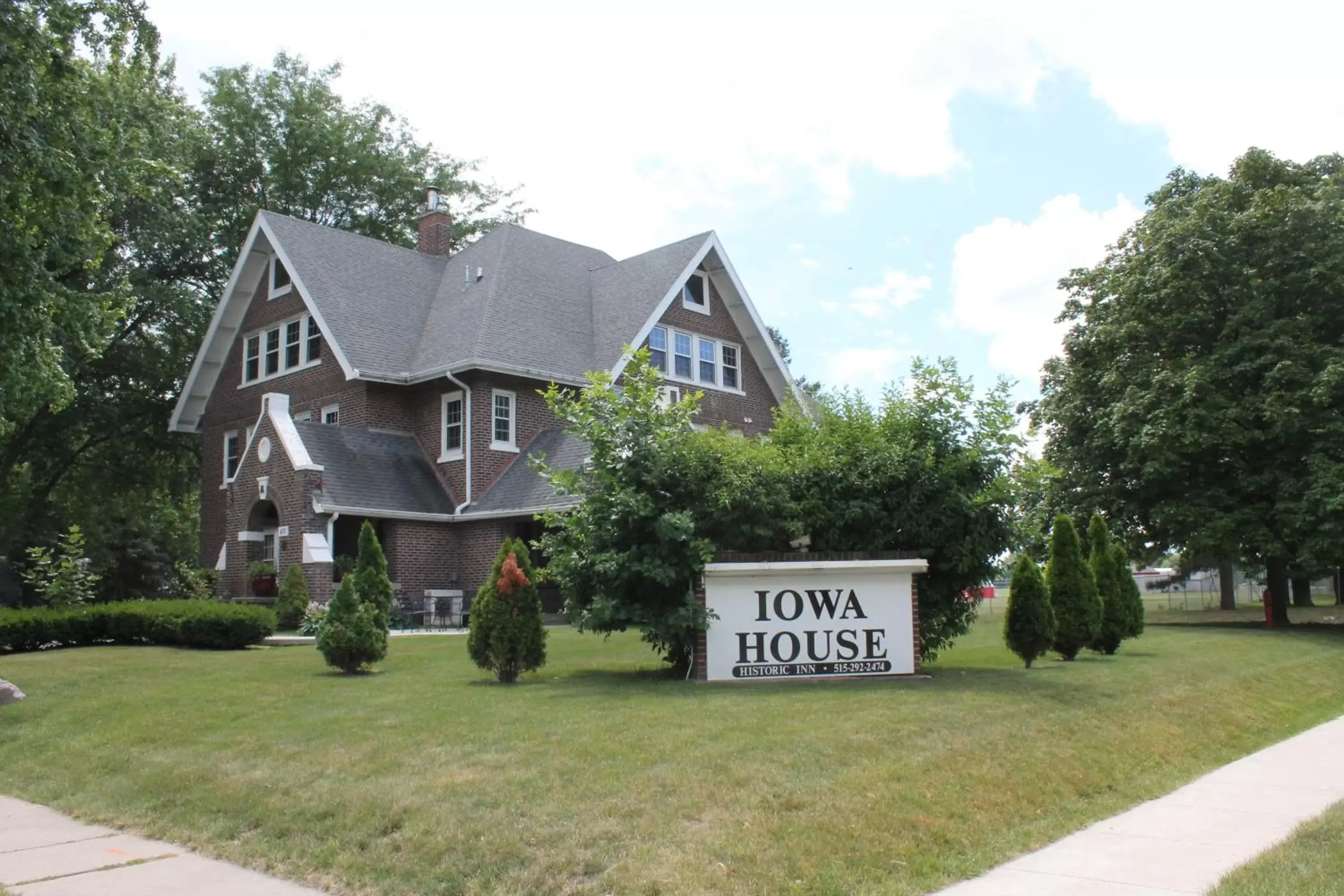 Property Building in Iowa House Historic Inn