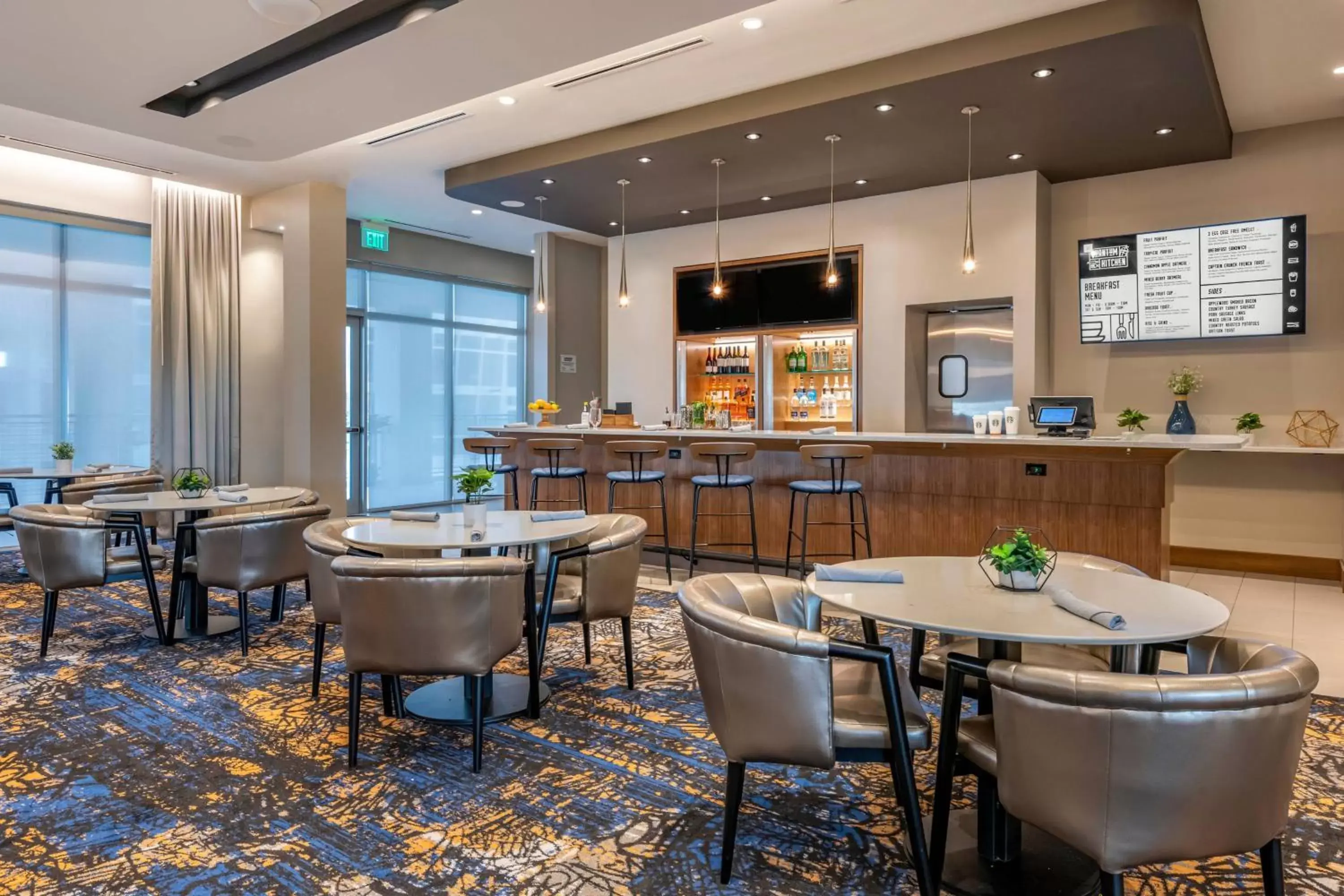 Kitchen or kitchenette, Restaurant/Places to Eat in Courtyard by Marriott Fort Lauderdale Downtown