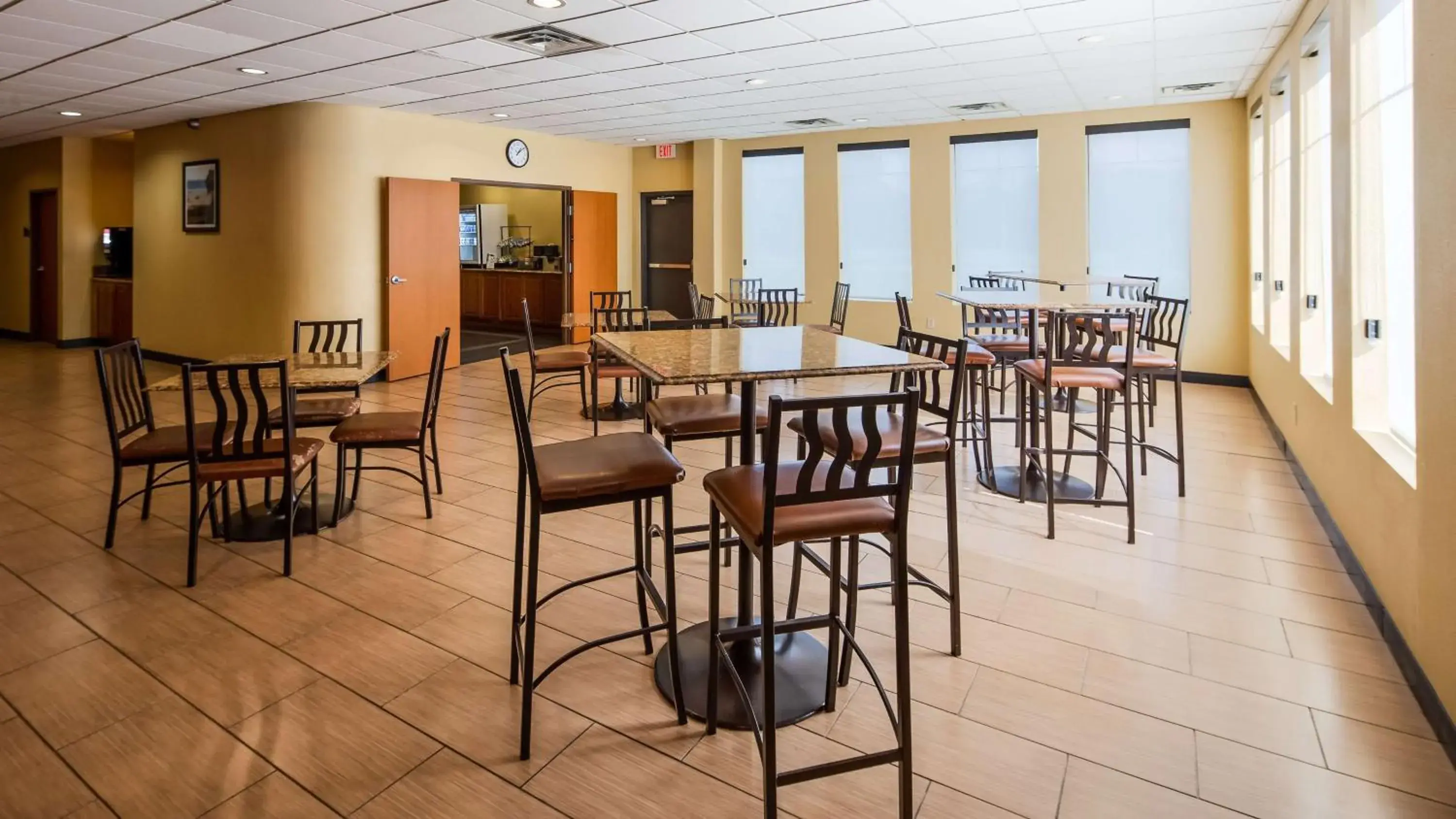 Restaurant/Places to Eat in Best Western Plus Portage Hotel and Suites