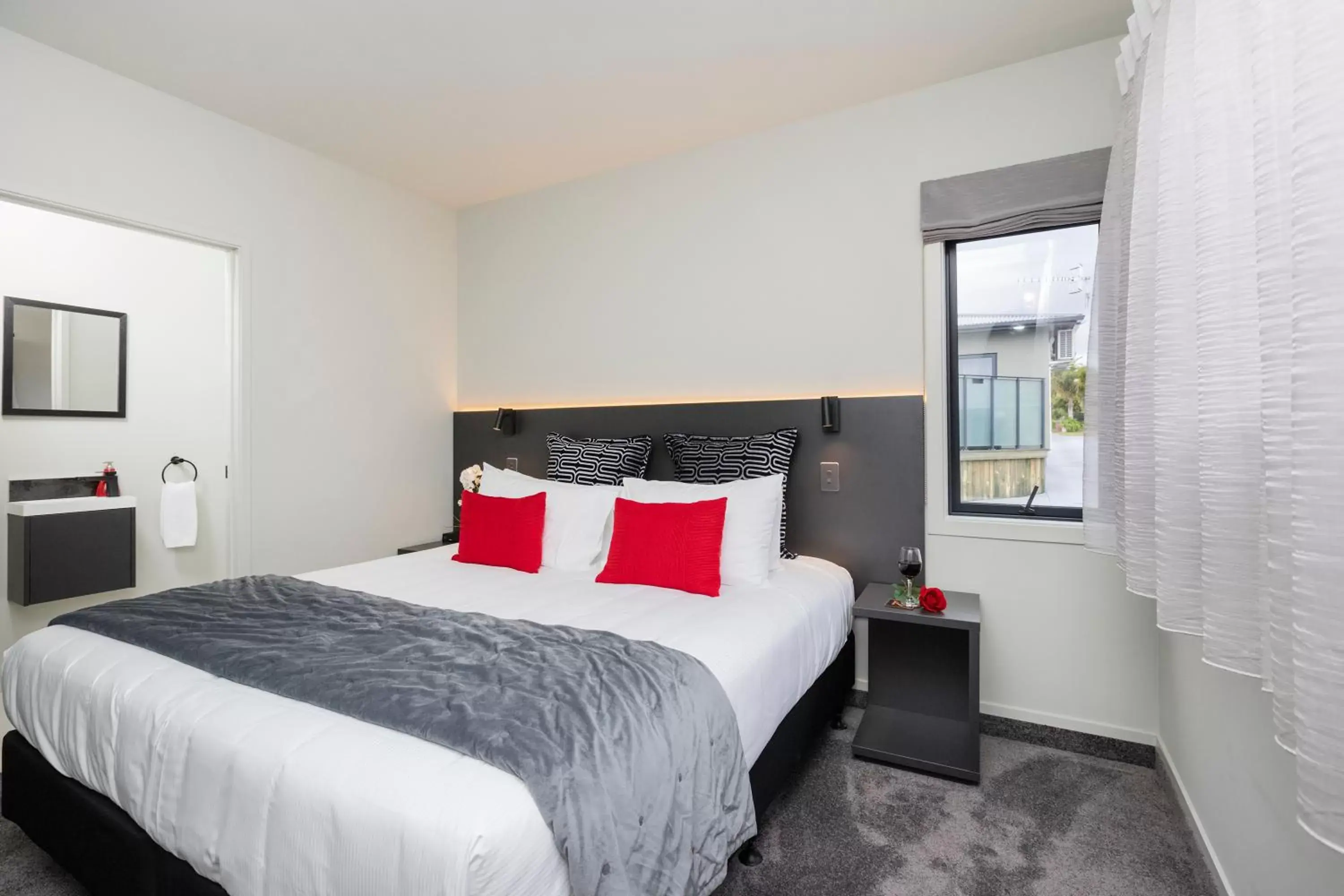 Bedroom, Bed in Kings On Peace Bedroom, Bed in Kings On Peace