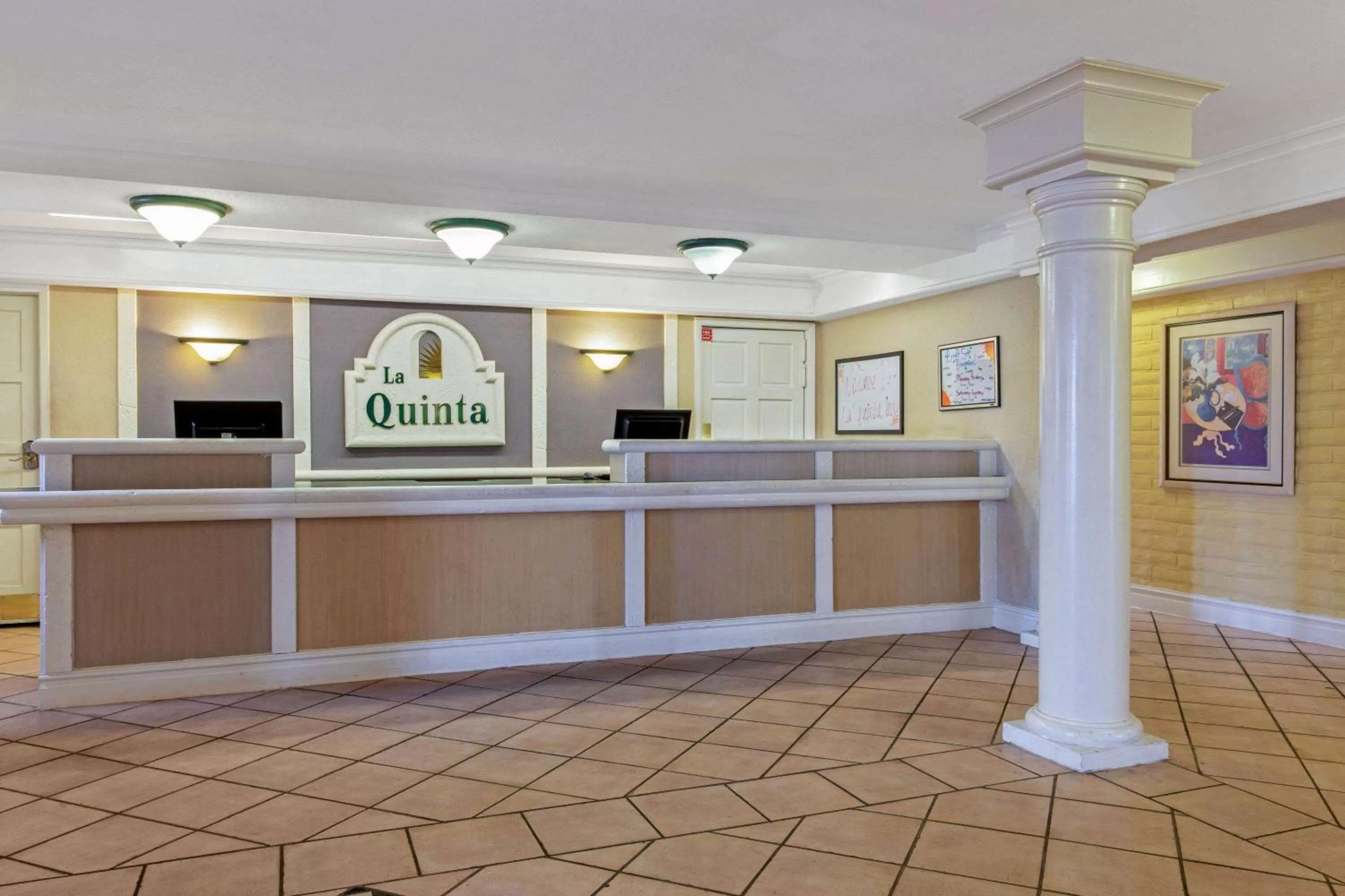 Lobby or reception in La Quinta by Wyndham Pinellas Park St Peterburg Clearwater