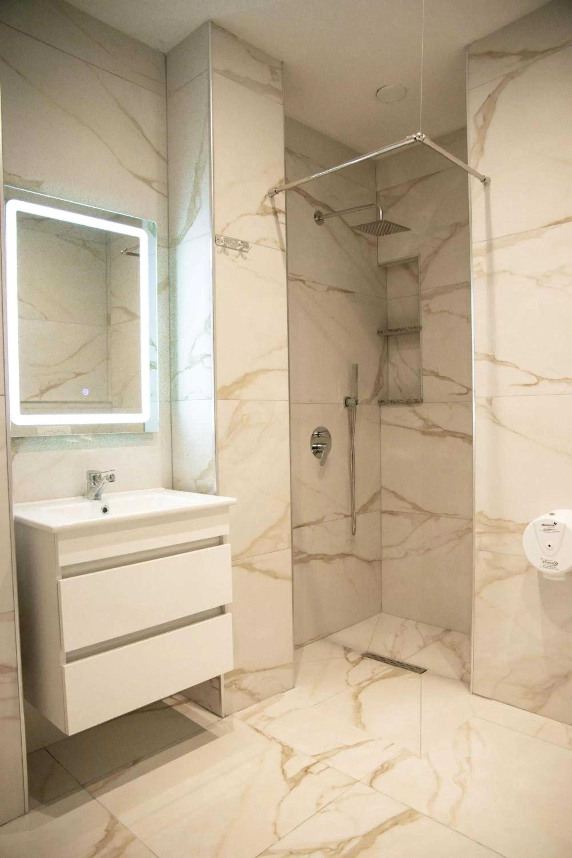 Shower in Hotel Blini