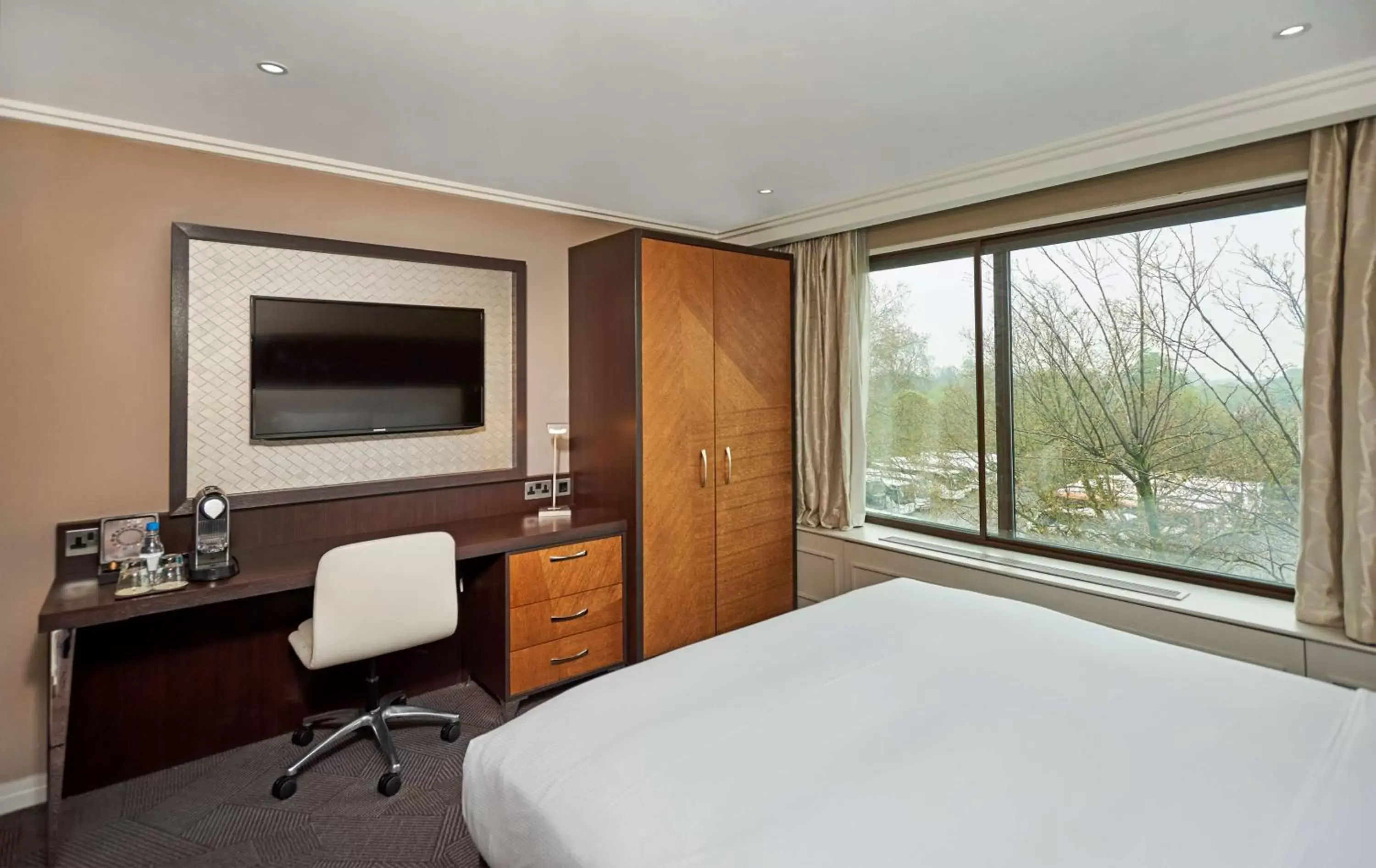 Bed in DoubleTree by Hilton London - Hyde Park