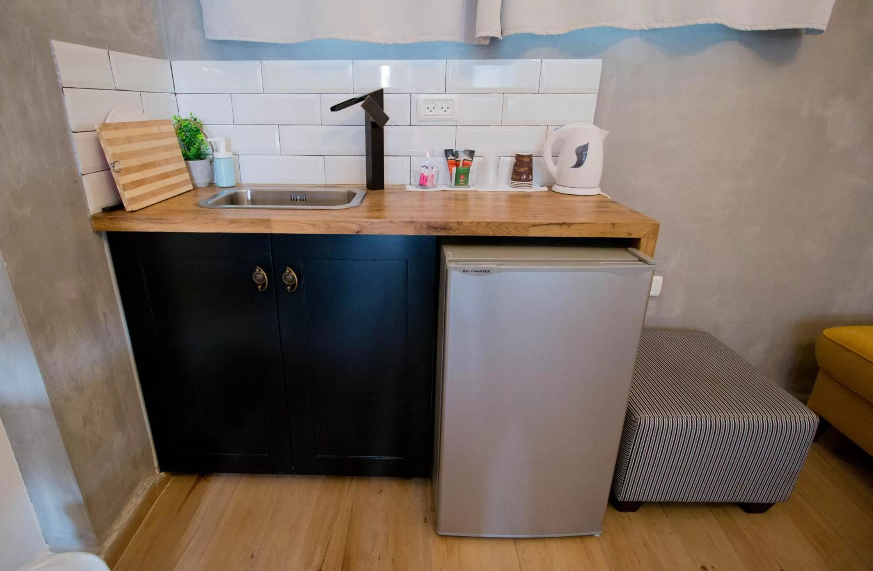 Kitchen or kitchenette in Eshel Mansion - Boutique Suites