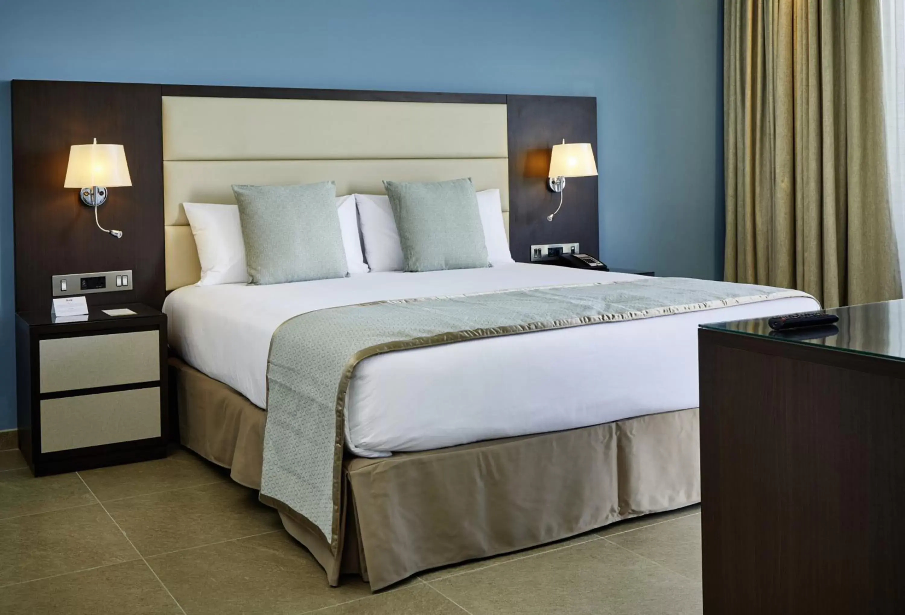 Bed in Riu Dubai Beach Resort - All Inclusive