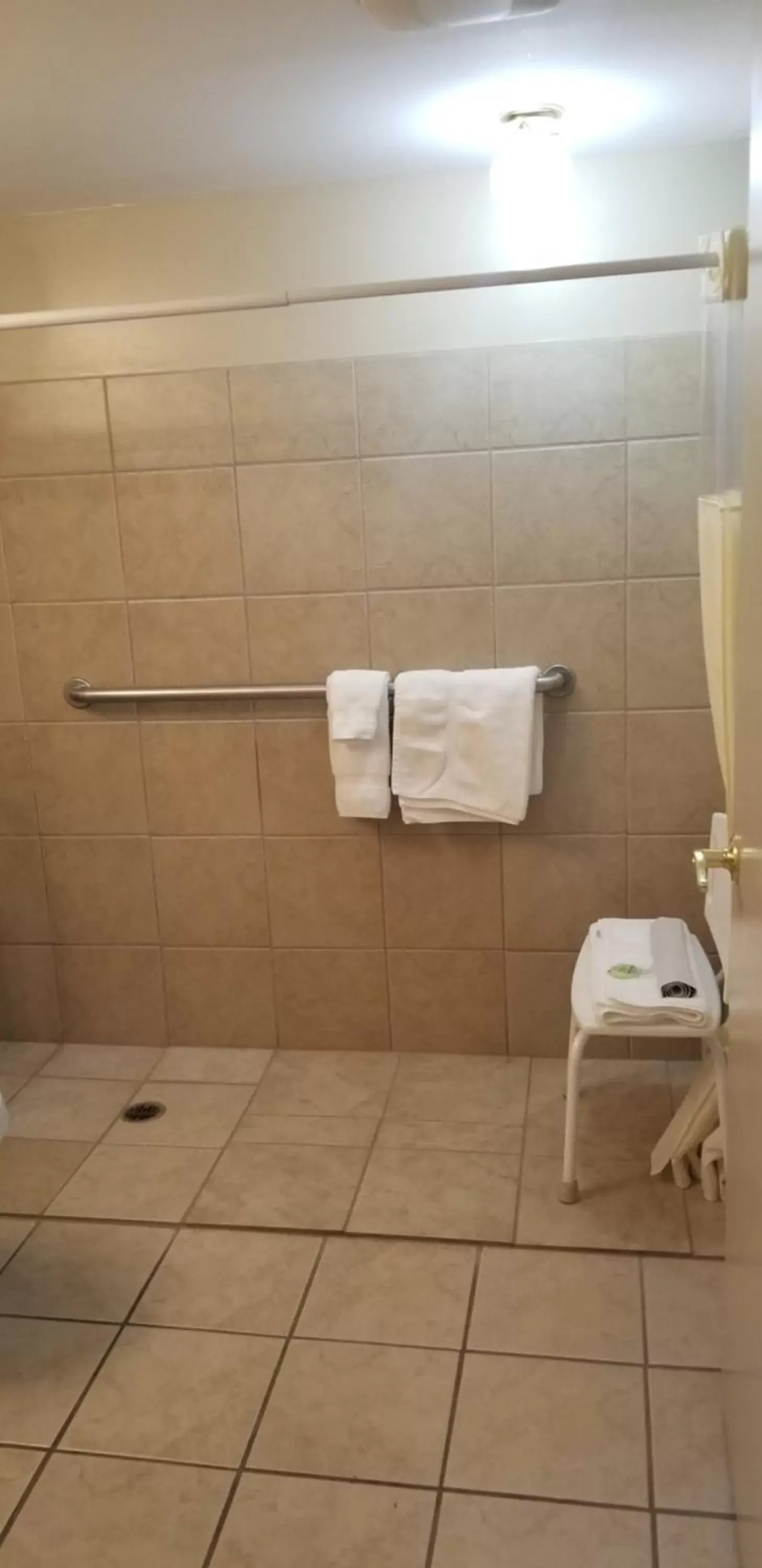 Bathroom in Lake Powell Canyon Inn