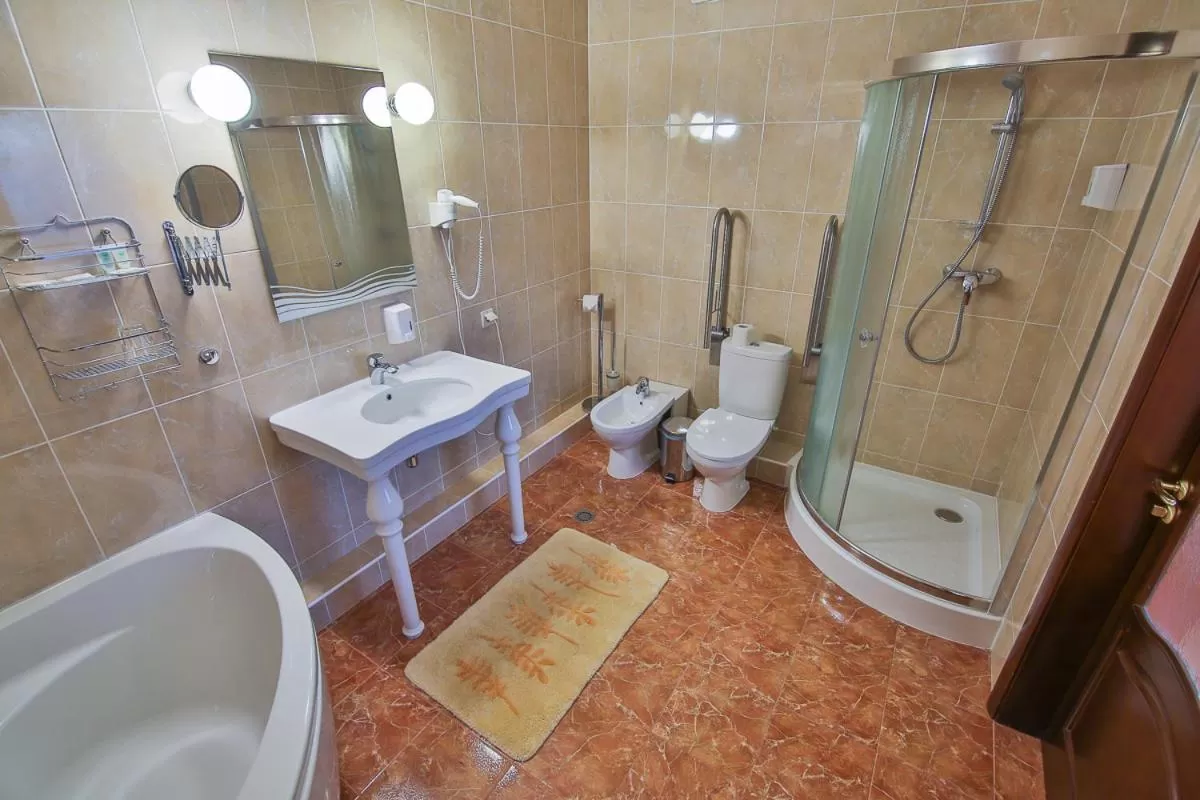 Shower in Ukraina Hotel