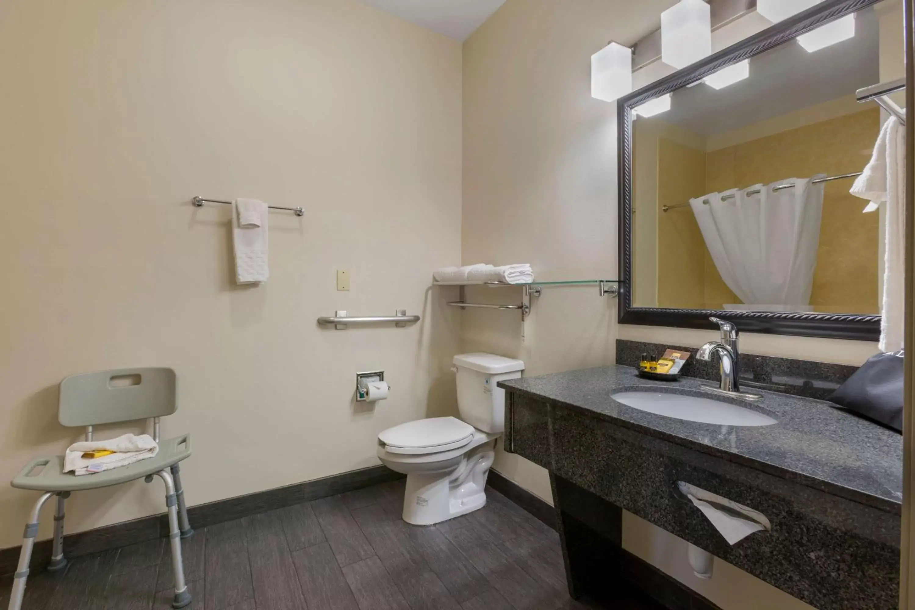 Bathroom in Best Western Plus the Four Corners Inn