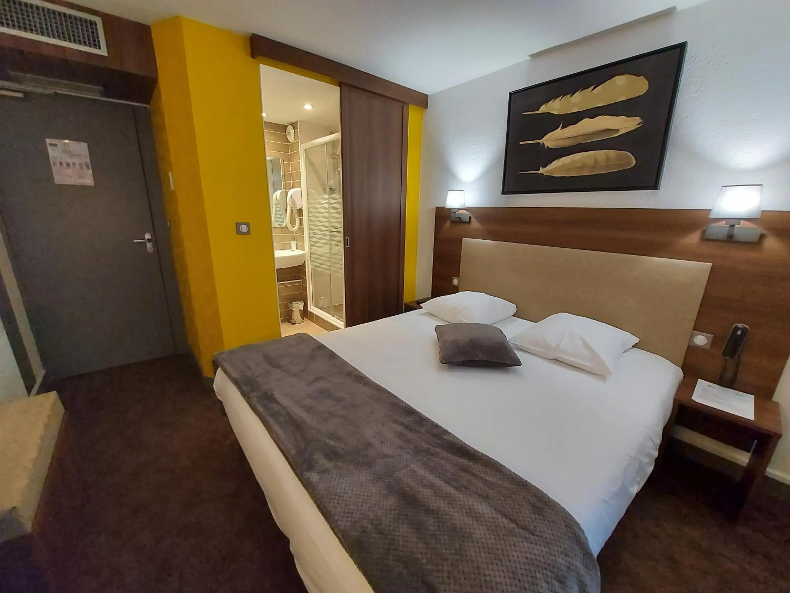 Property building, Bed in Hotel Atoll