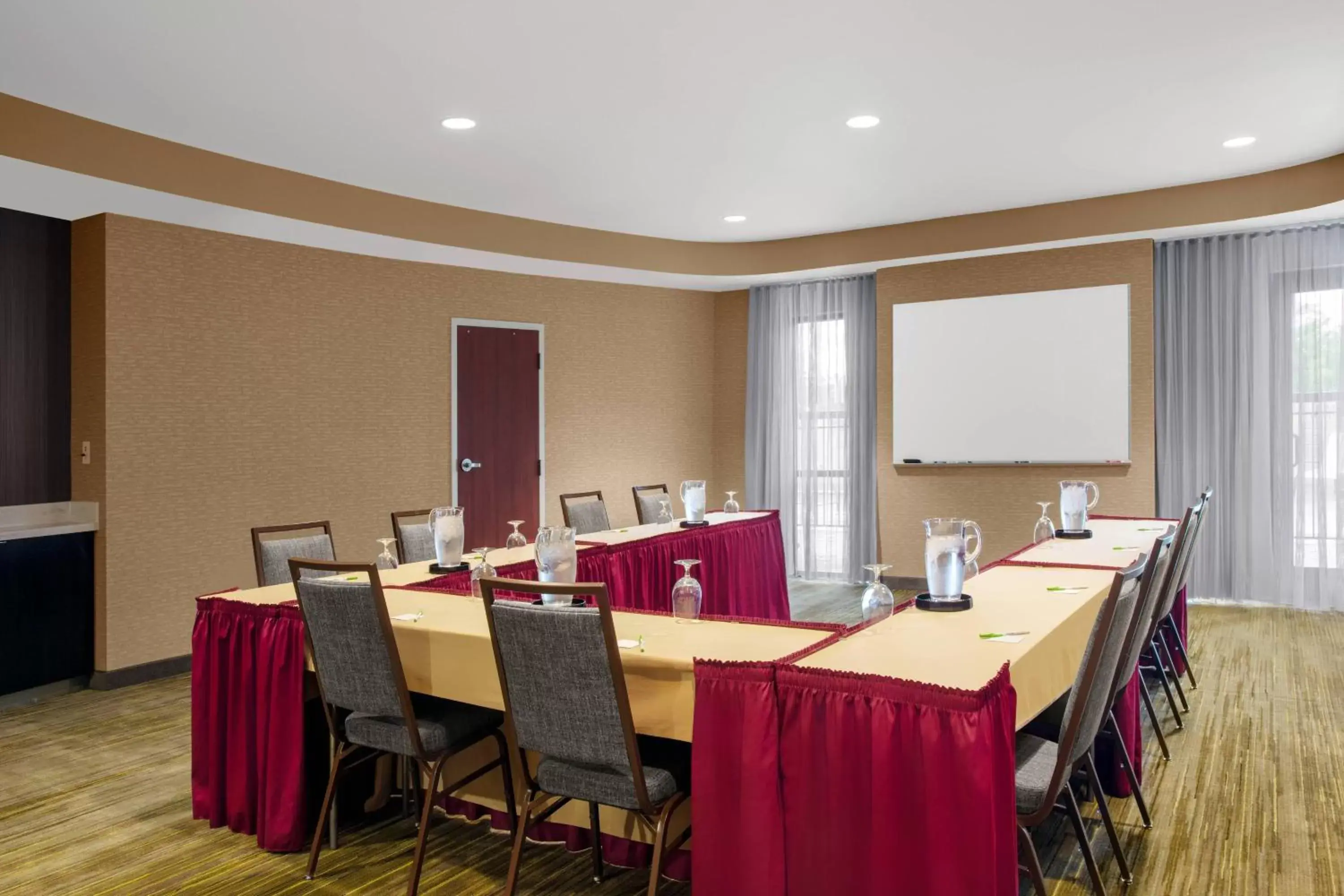 Meeting/conference room in Courtyard by Marriott Jacksonville I-295/East Beltway