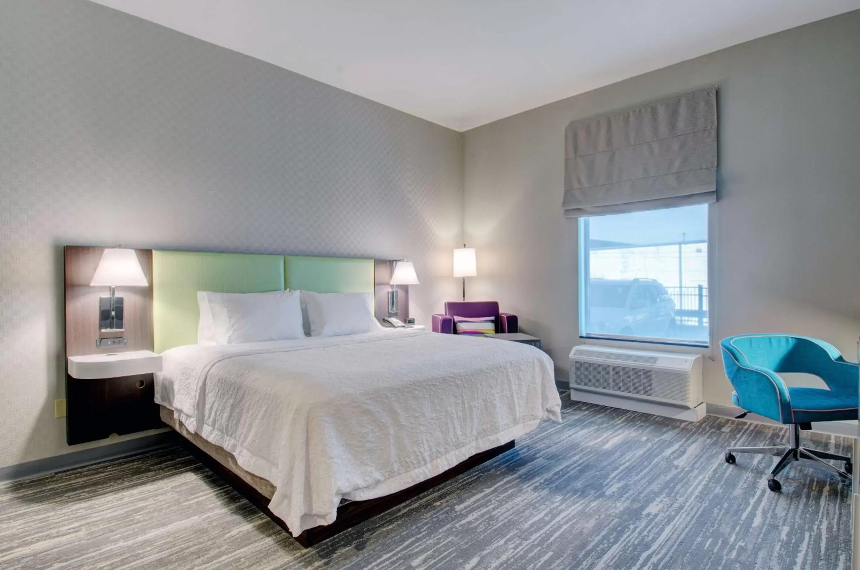 Bed in Hampton Inn & Suites Boston/Stoughton, Ma