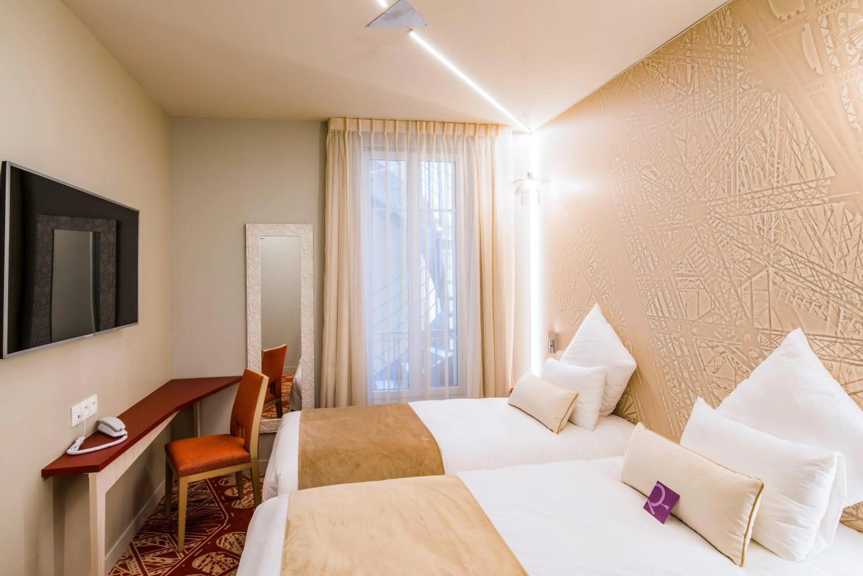 Bedroom, Bed in Mercure Paris Pont de Levallois Neuilly