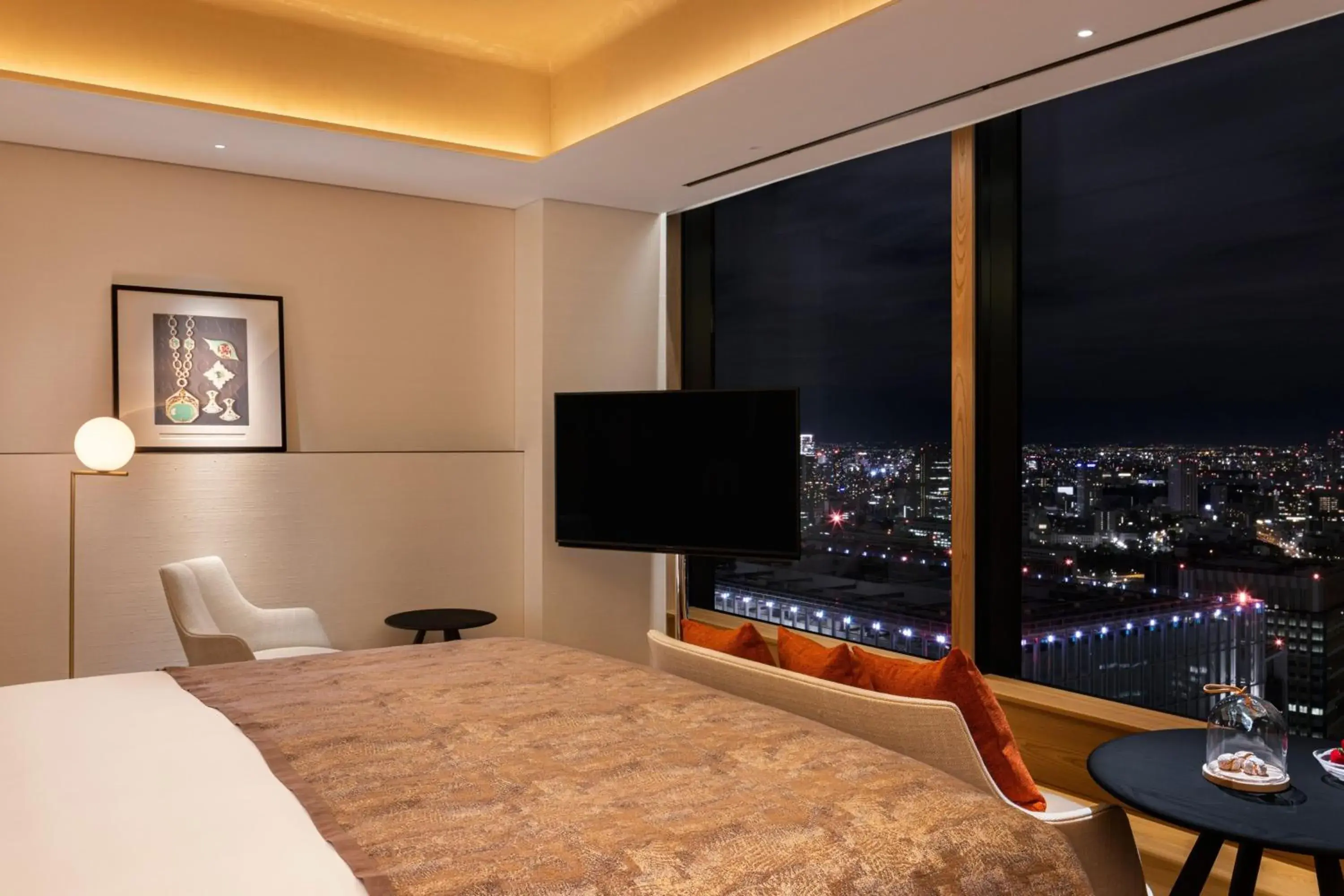 Bedroom, TV/Entertainment Center in Bulgari Hotel Tokyo
