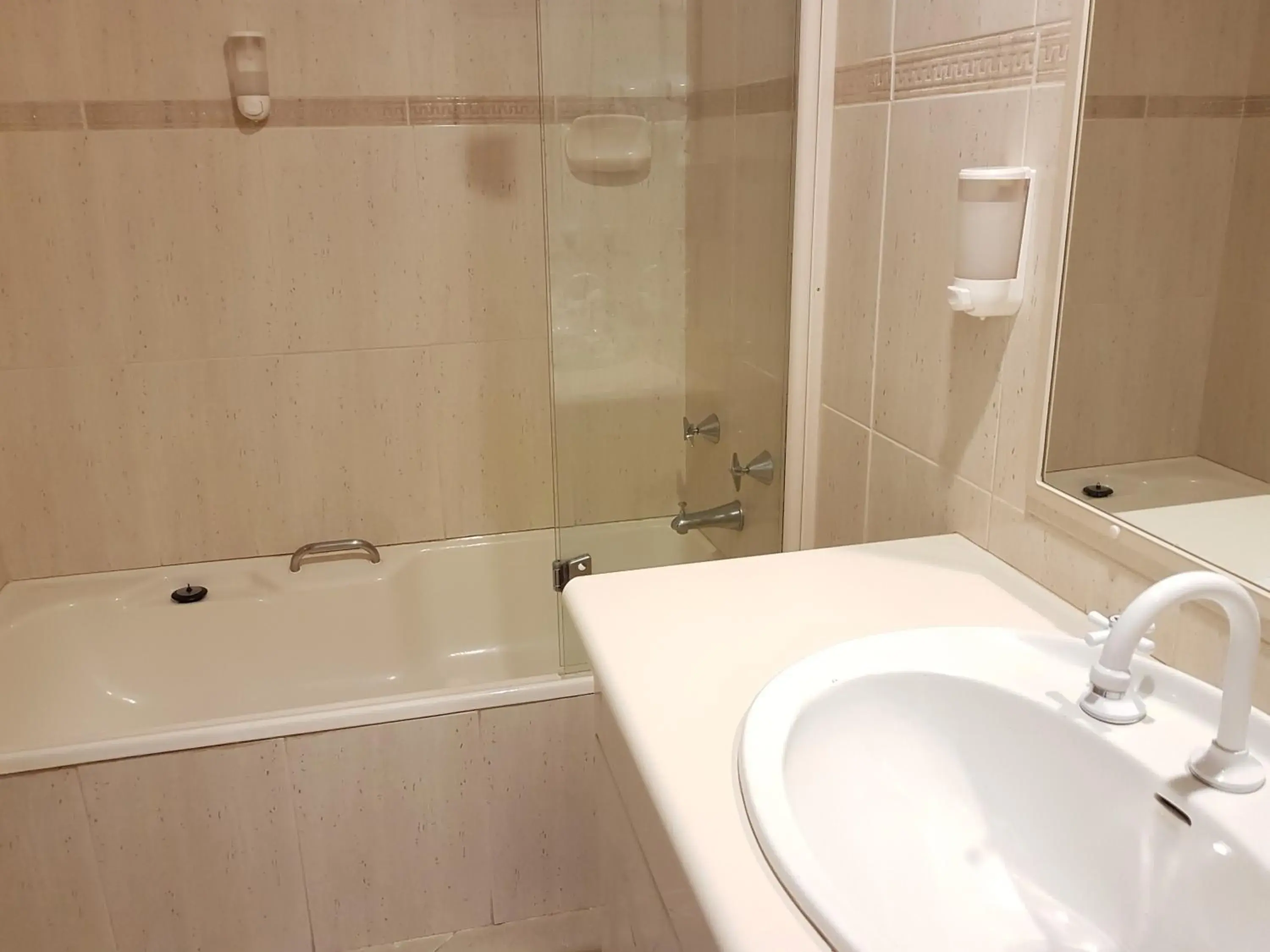Shower, Bathroom in El Lago Waters Motel