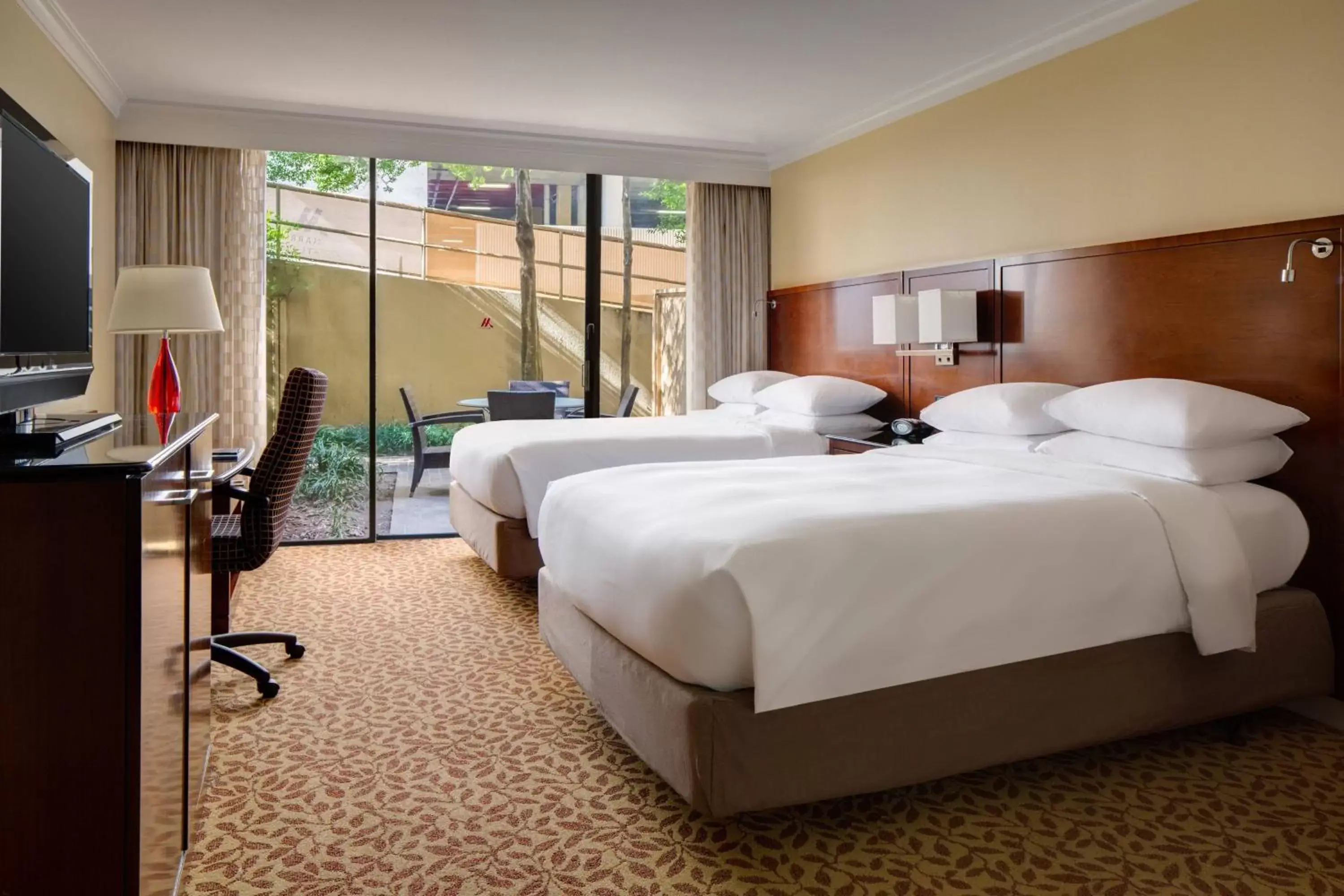 Photo of the whole room, Bed in Atlanta Marriott Buckhead Hotel & Conference Center