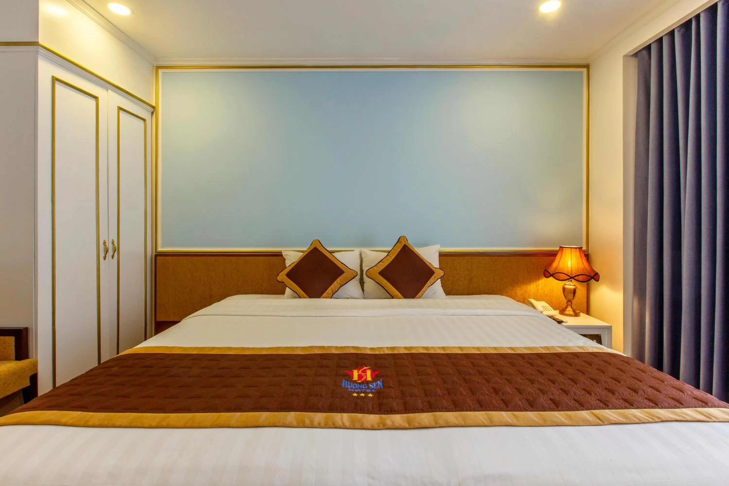 Bed in Huong Sen Annex Hotel
