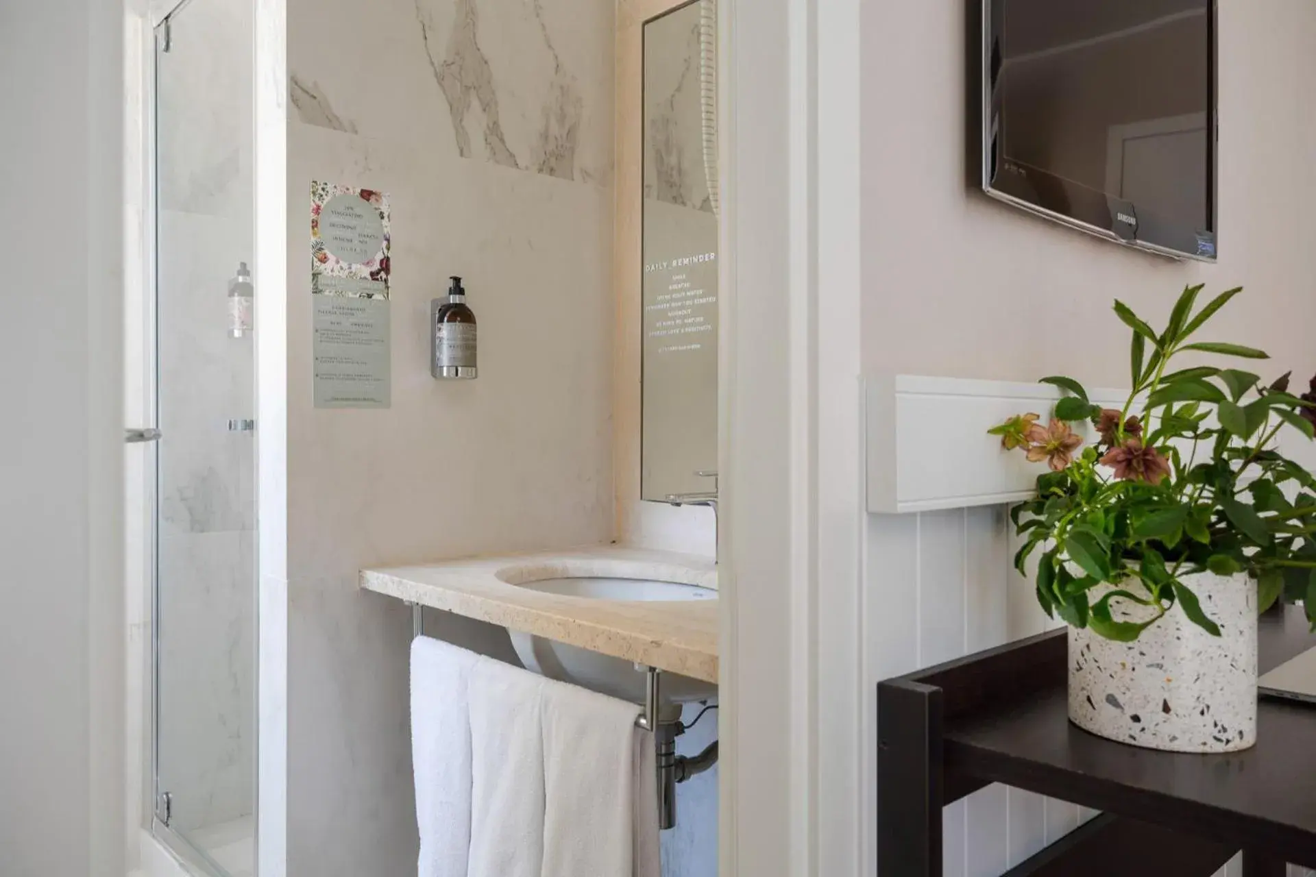 Bathroom in Hotel Villa Rosa Riviera