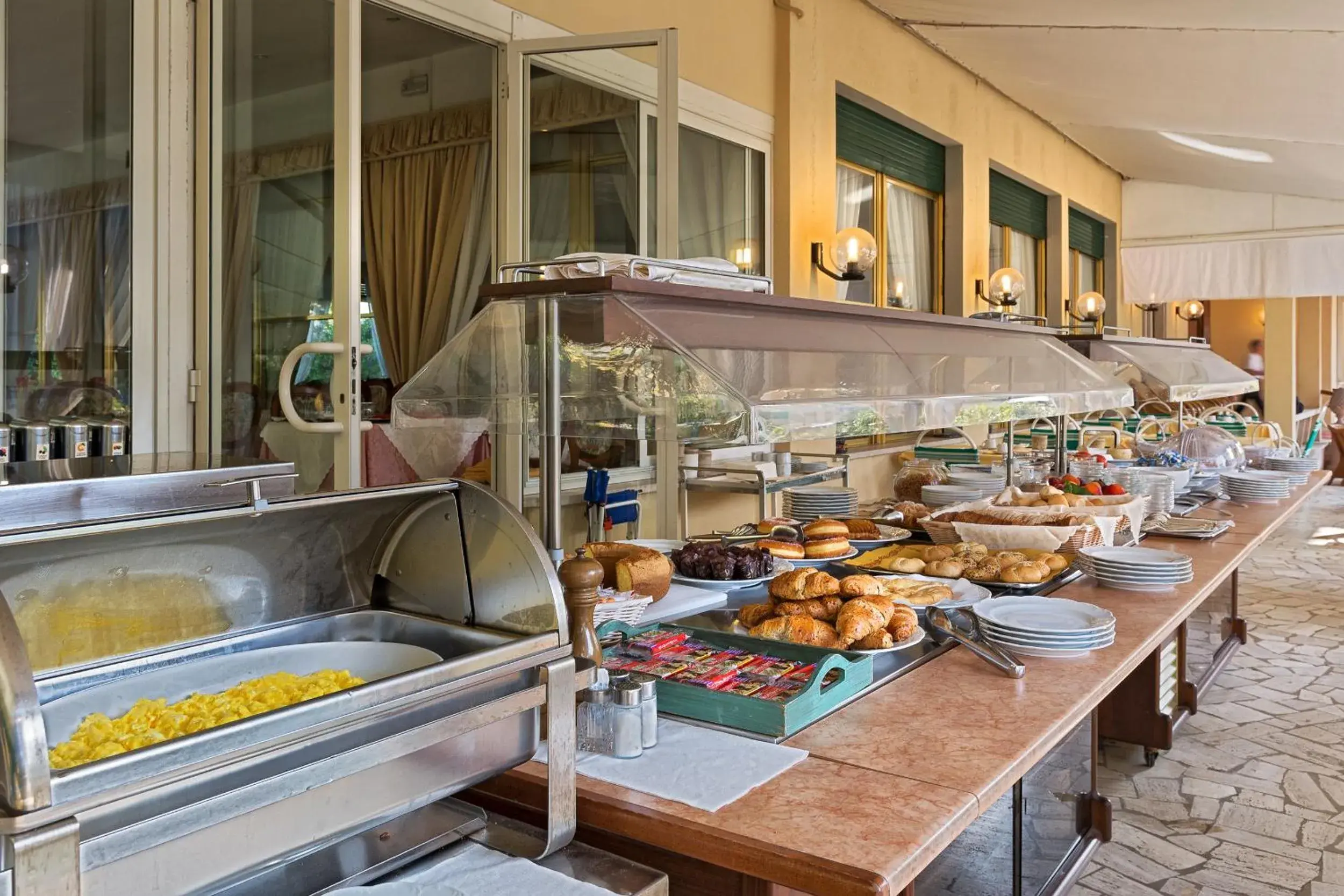Buffet breakfast in Hotel Verdemare