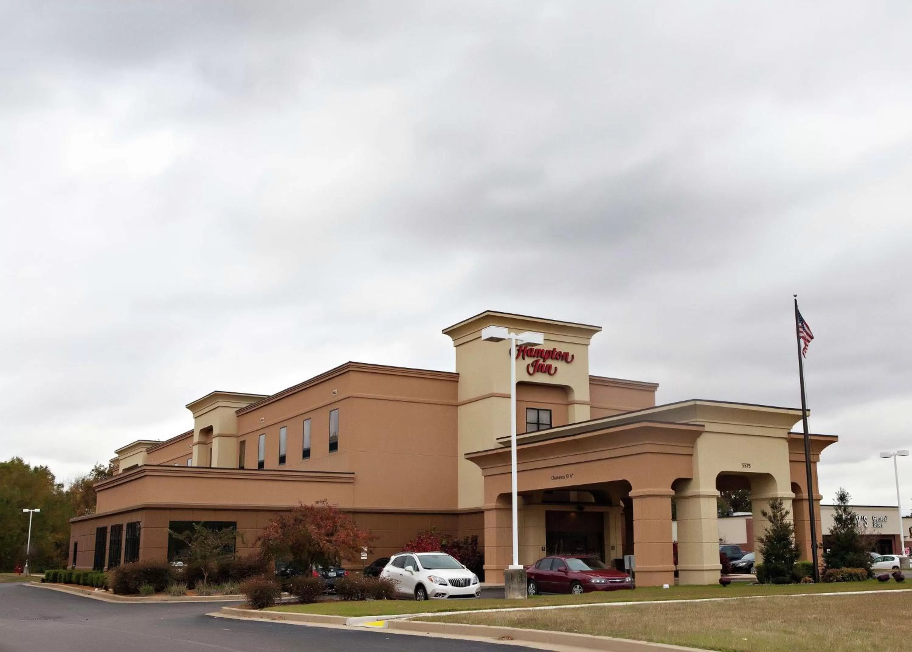 Property building in Hampton Inn Martin