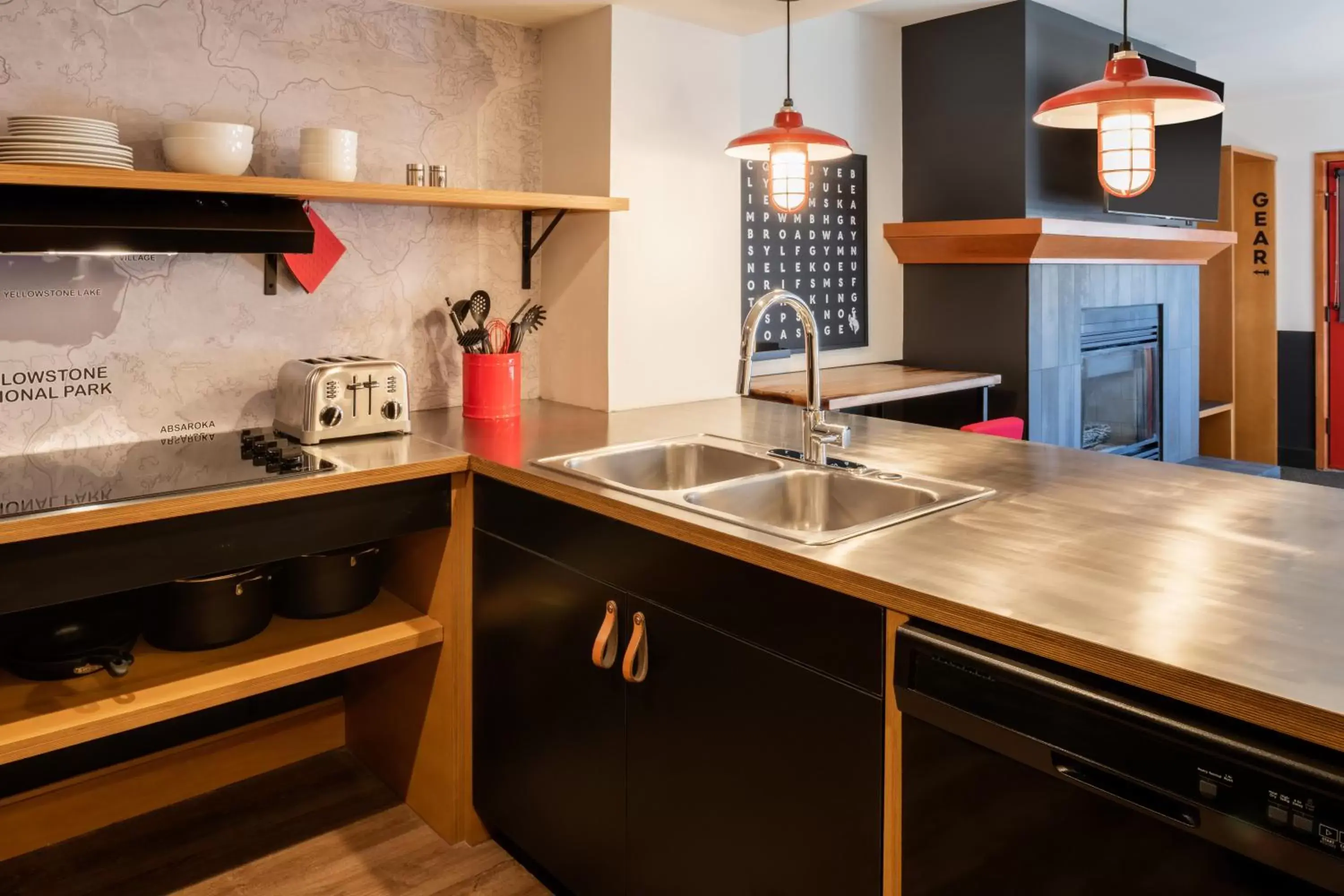 Kitchen or kitchenette, Kitchen/Kitchenette in Mountain Modern Motel