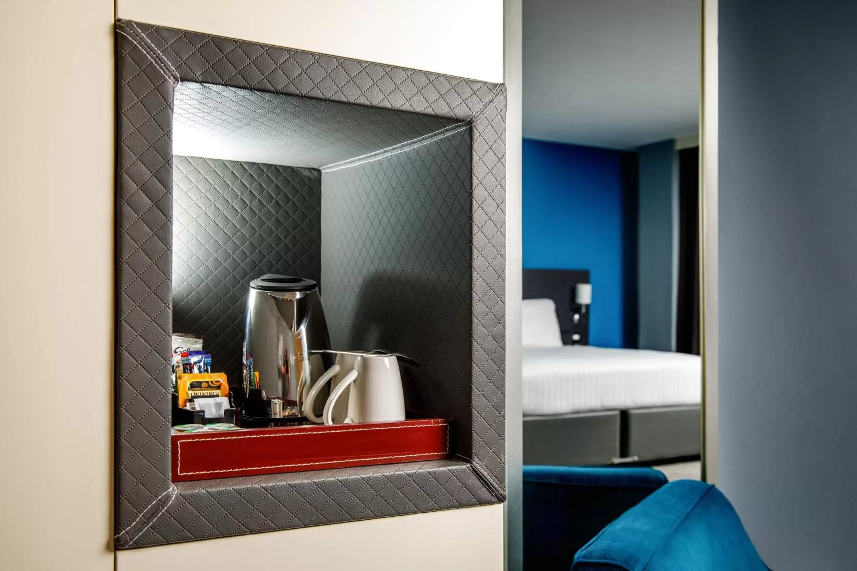 Bed, Bathroom in Radisson Blu Hotel, Cardiff