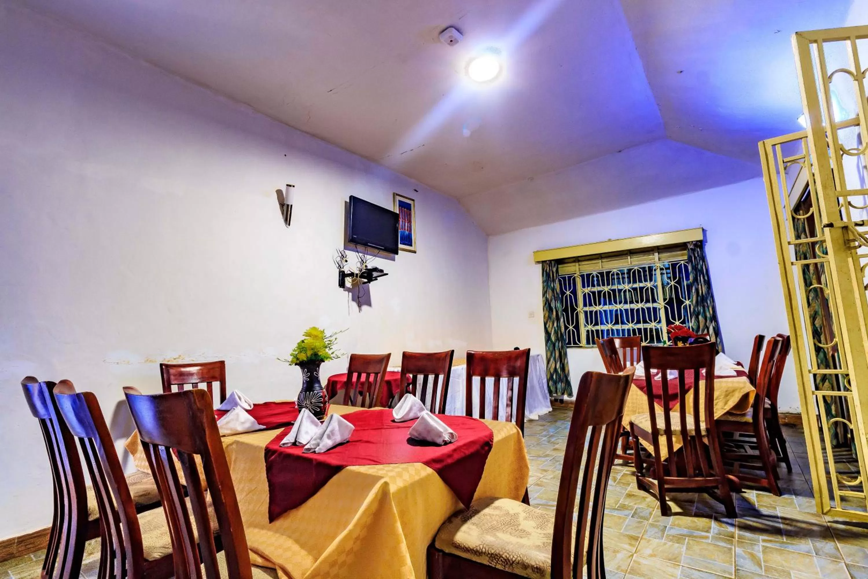 Restaurant/places to eat in Frontiers Hotel & Conference Entebbe