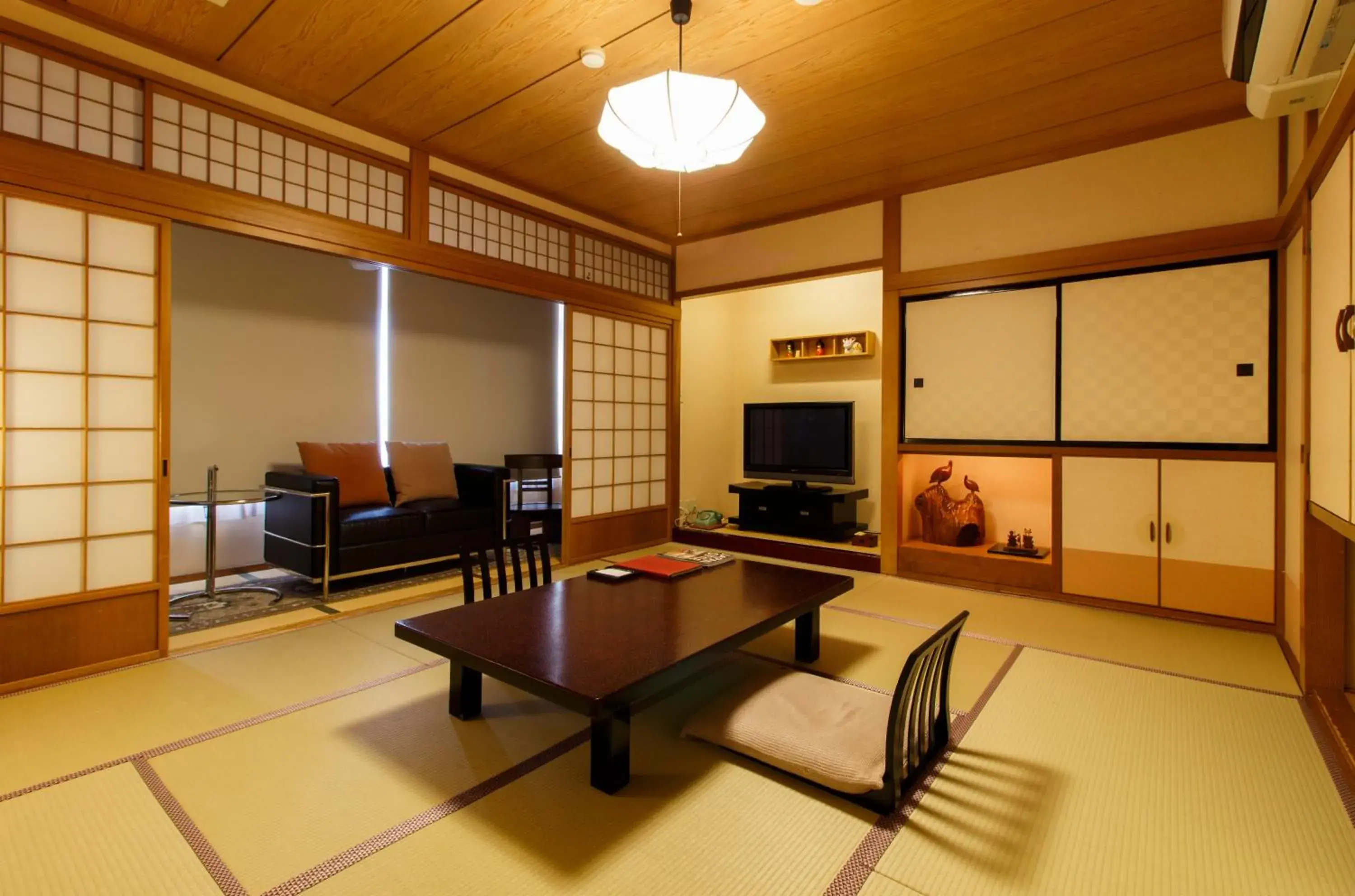 Photo of the whole room, Seating Area in Ryokan Oyado Koto No Yume