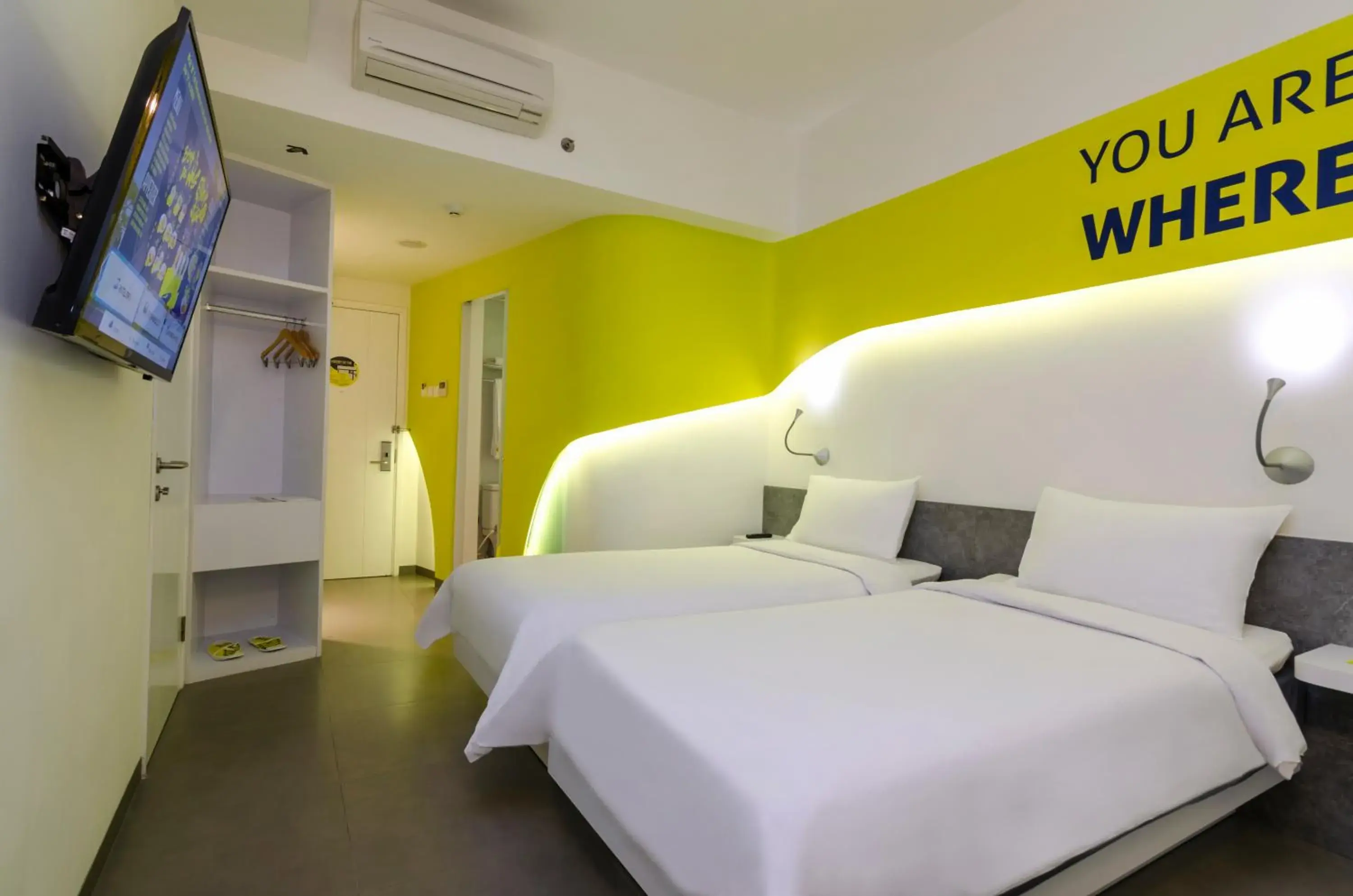 Bedroom, Bed in Yello Hotel Jemursari