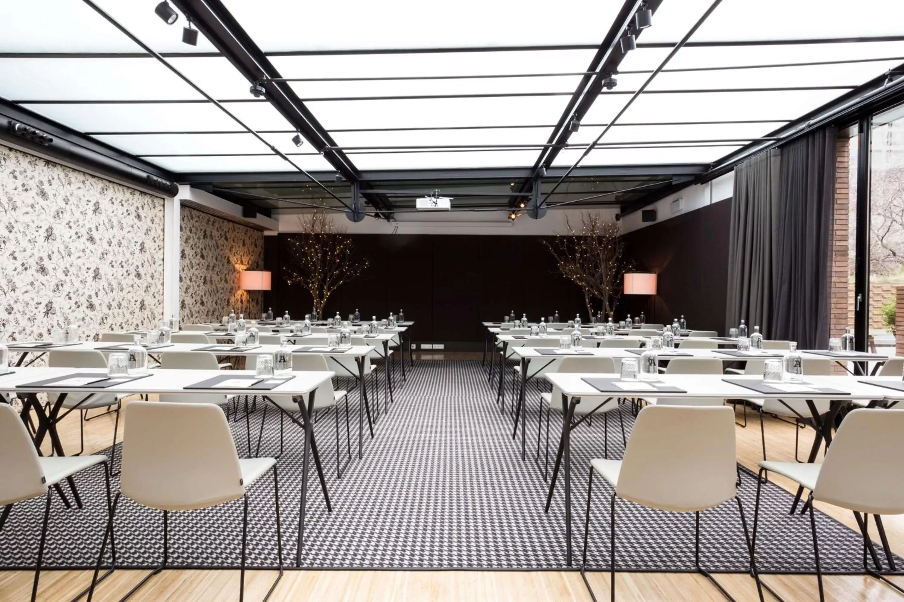 Meeting/conference room, Restaurant/Places to Eat in Alexandra Barcelona Hotel, Curio Collection by Hilton