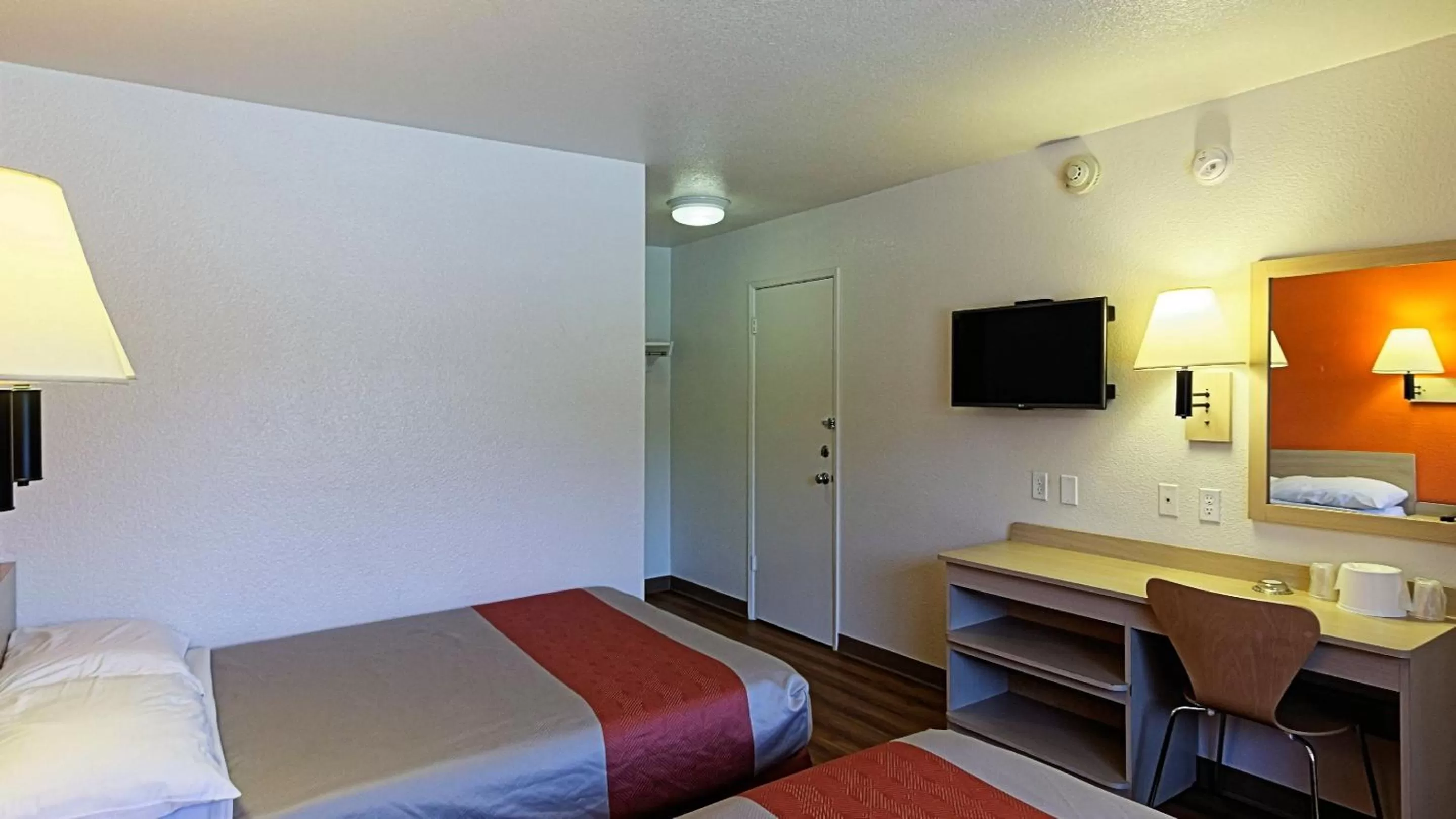 TV and multimedia, Bed in Motel 6-Chico, CA