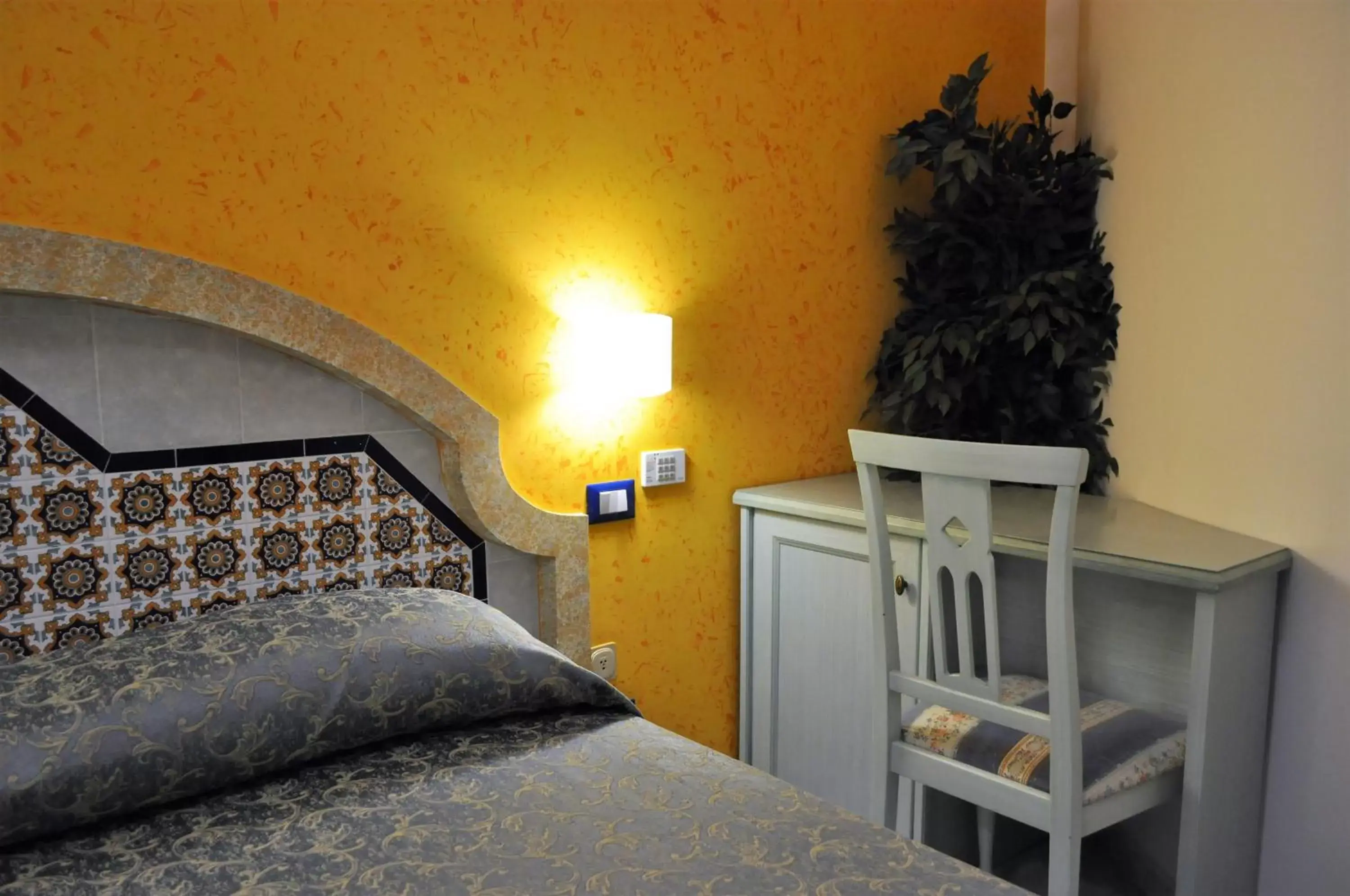 Photo of the whole room, Bed in Al-Tair