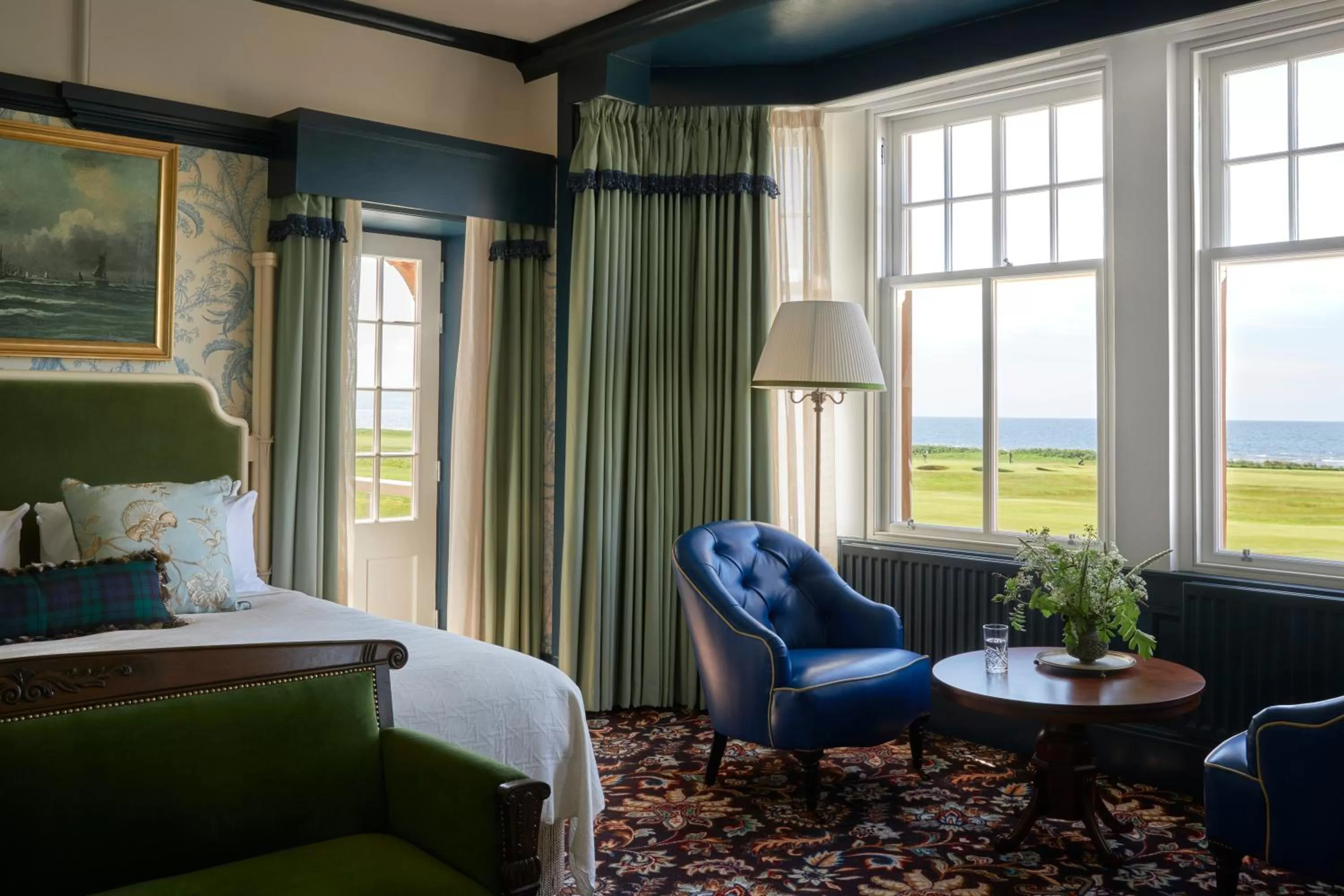 Living room, Bed in Marine Troon