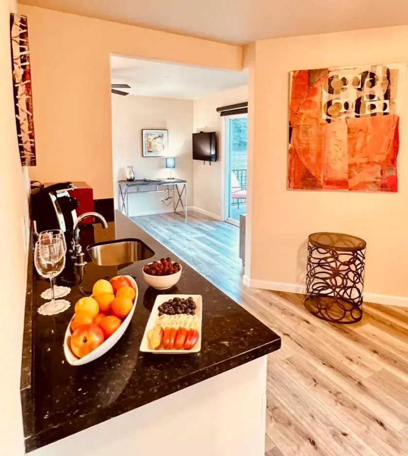 Kitchen/Kitchenette in West Sonoma Inn & Spa