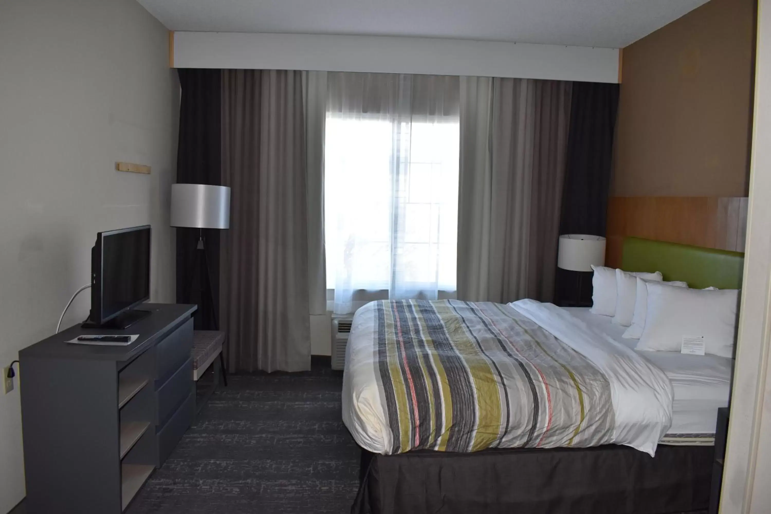 Bedroom, Bed in Country Inn & Suites by Radisson, Hagerstown, MD