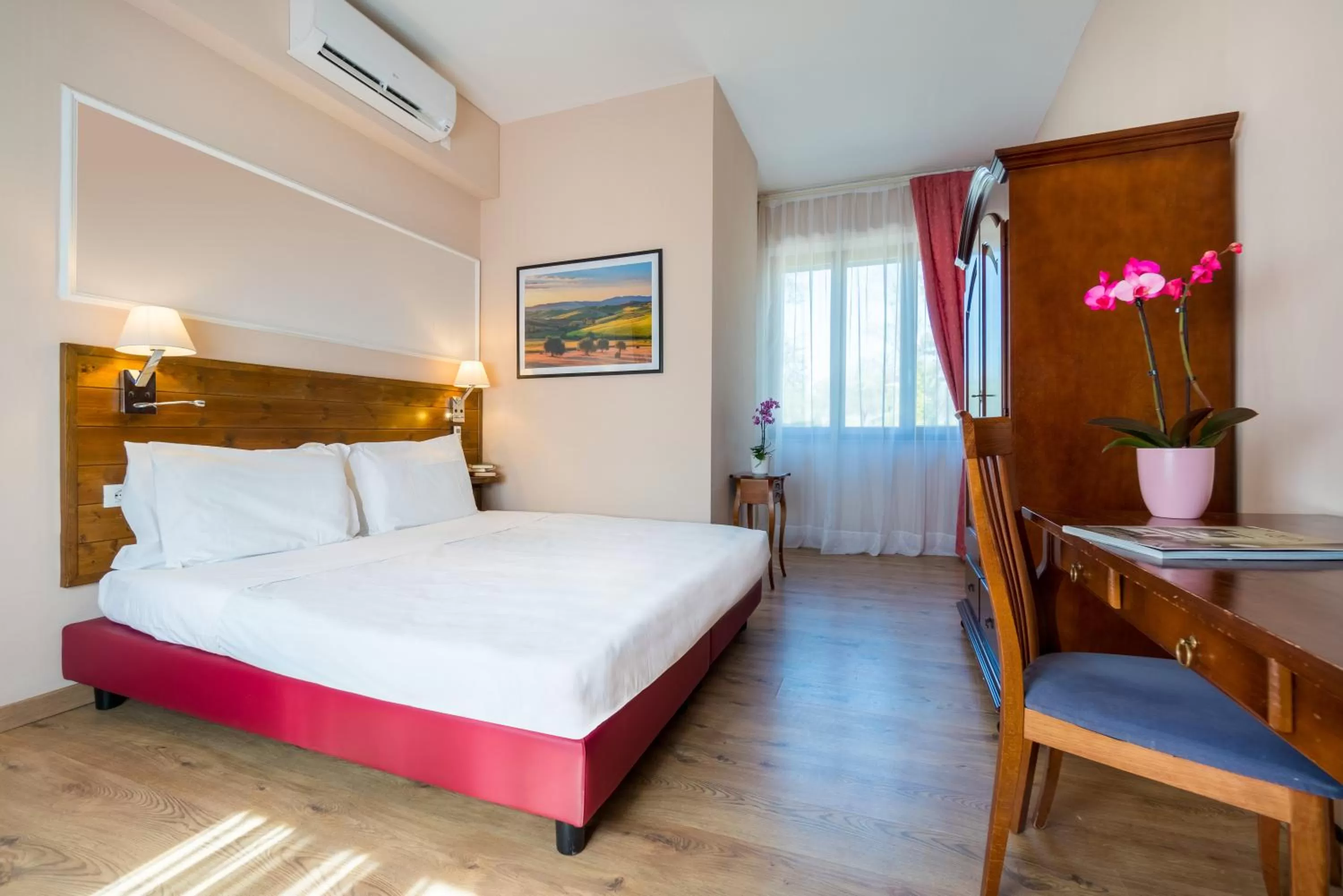 Bedroom, Bed in Certosa di Pontignano Residenza d'Epoca - Place of Charme